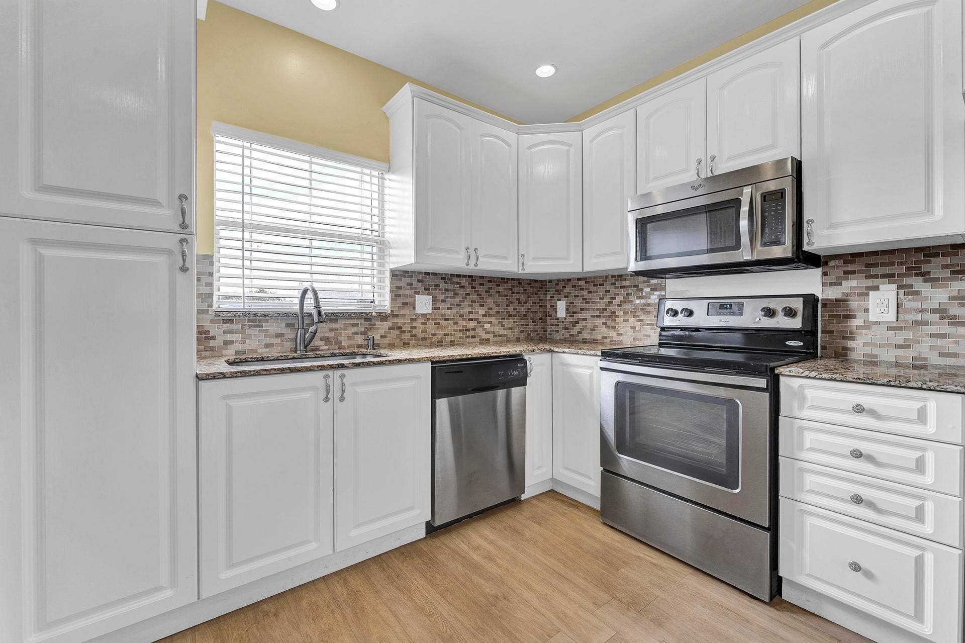 953 SE 10th, #6d, Deerfield Beach, FL 33441 Kitchen