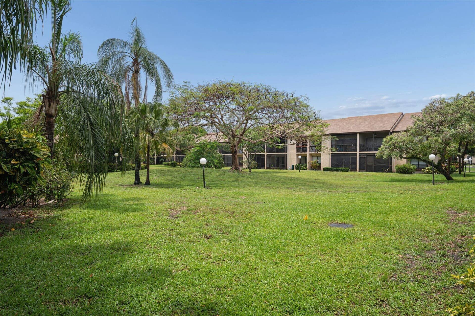 2307 SW 15th Street SW, #1, Deerfield Beach, FL 33442 2307 SW 15th St #1-20 building back
