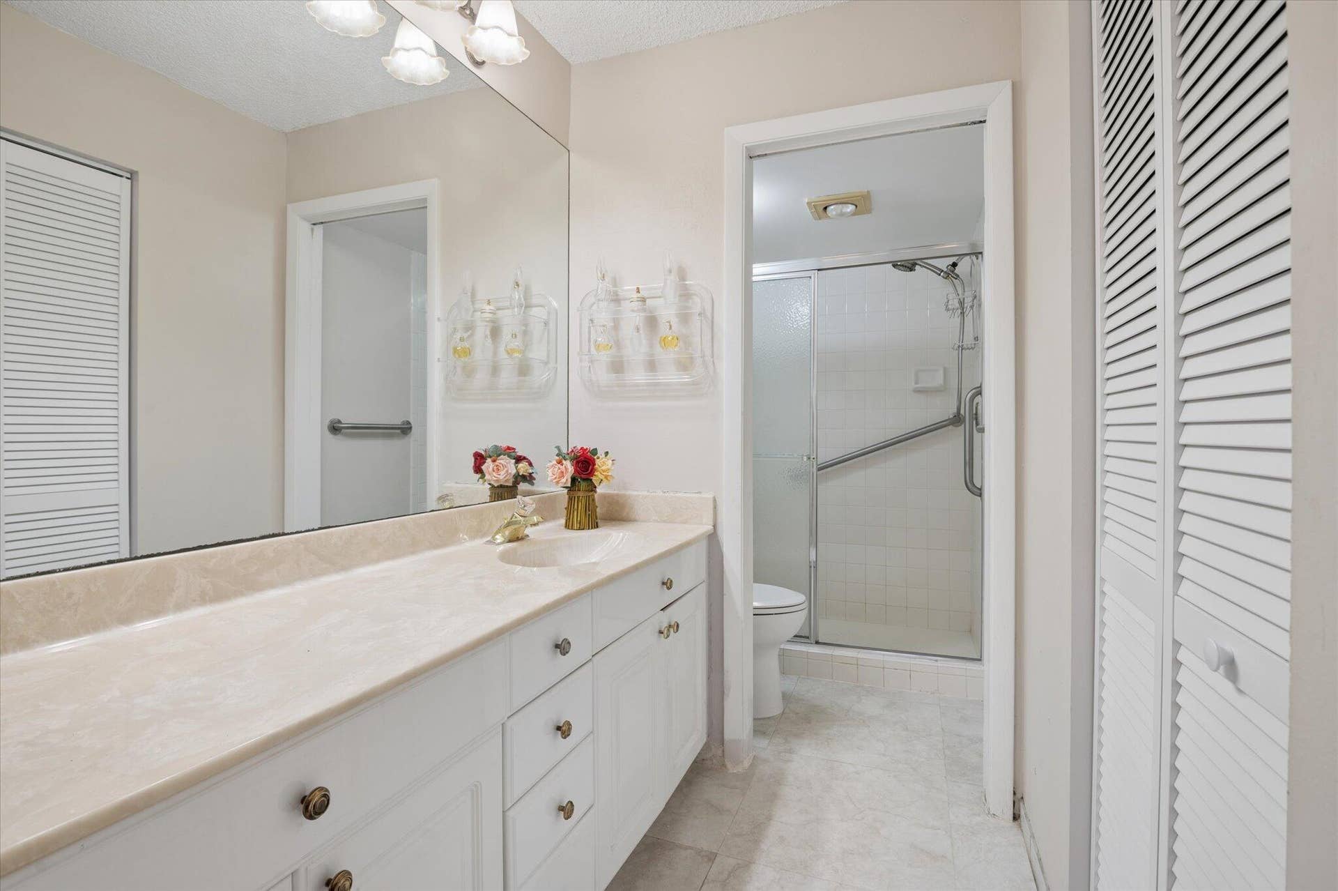 2307 SW 15th Street SW, #1, Deerfield Beach, FL 33442 2307 SW 15th St #1-15 Master bath