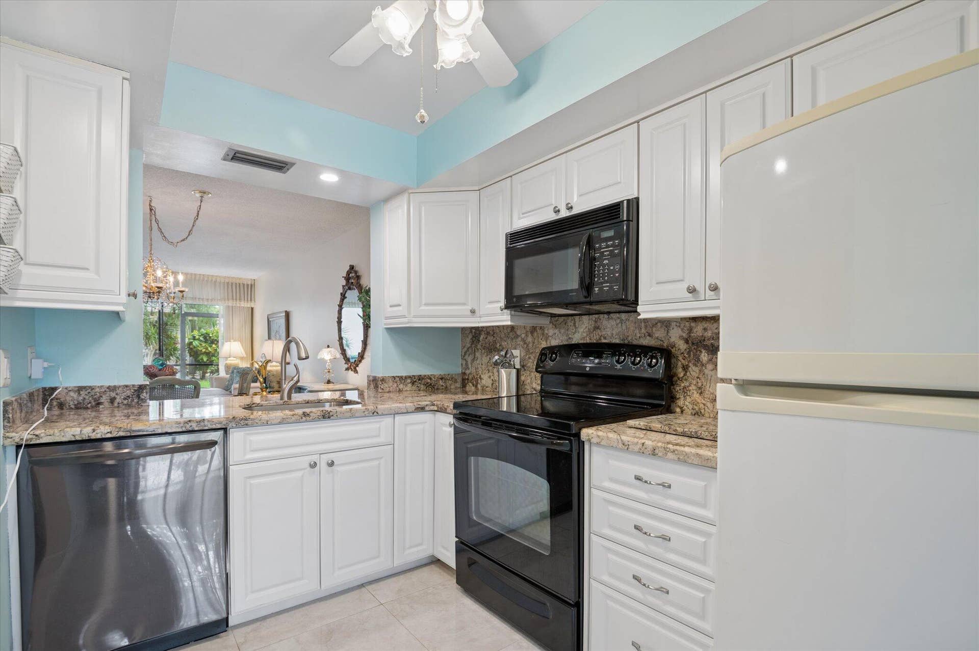 2307 SW 15th Street SW, #1, Deerfield Beach, FL 33442 2307 SW 15th St #1-11 kitchen