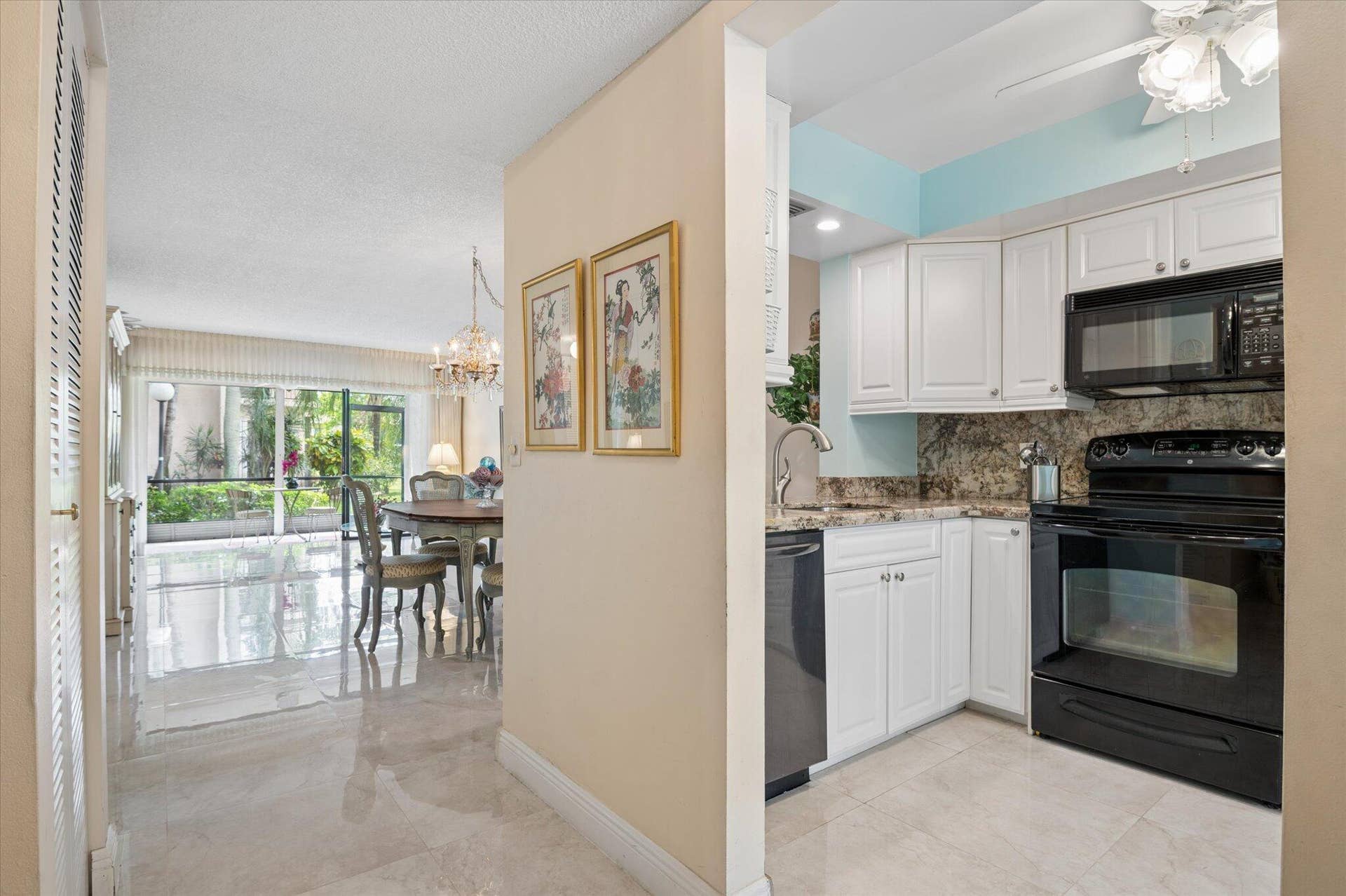 2307 SW 15th Street SW, #1, Deerfield Beach, FL 33442 2307 SW 15th St #1-4 kitchen dining room
