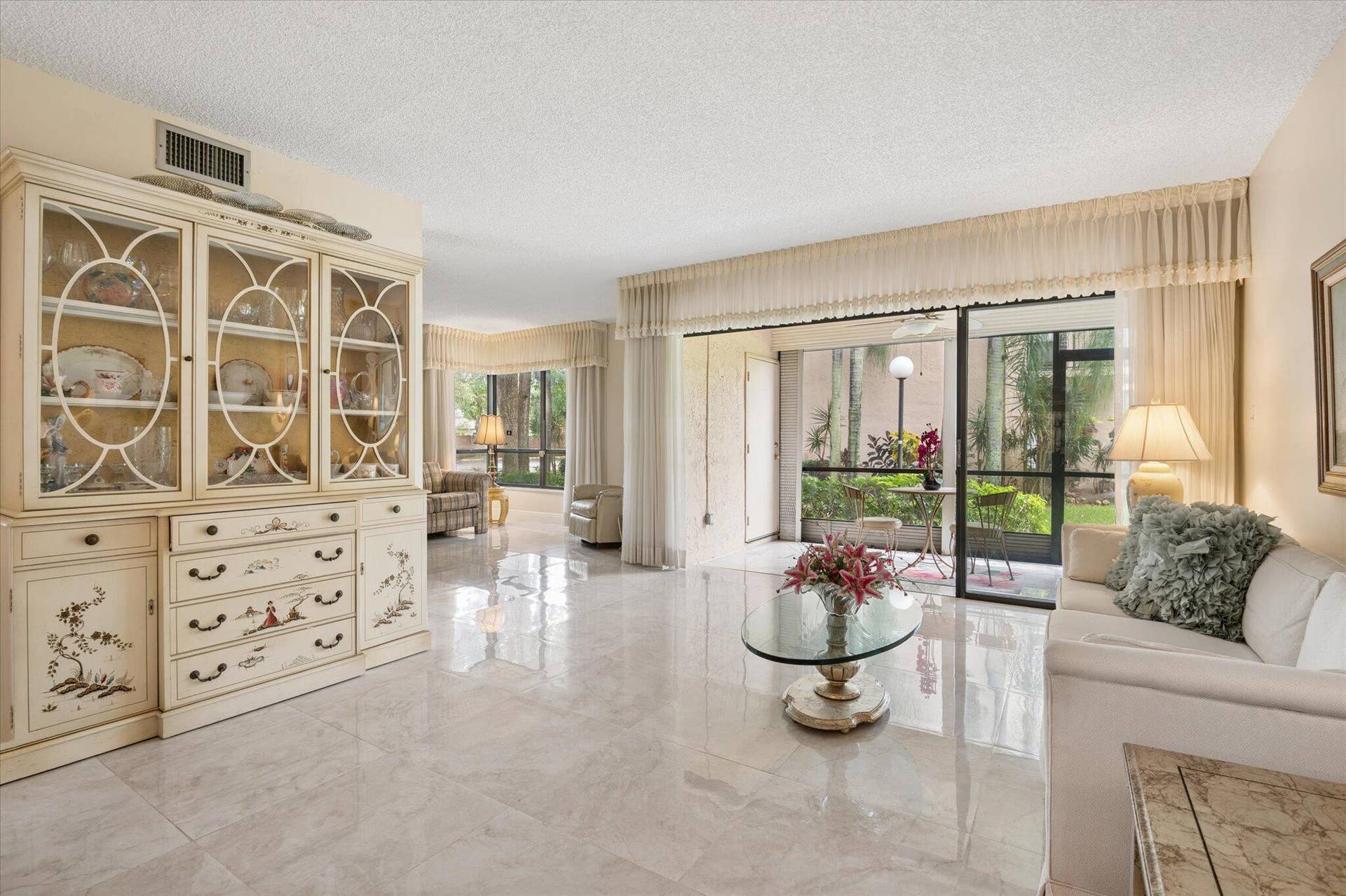 2307 SW 15th Street SW, #1, Deerfield Beach, FL 33442 2307 SW 15th St #1-7 Linging room 2