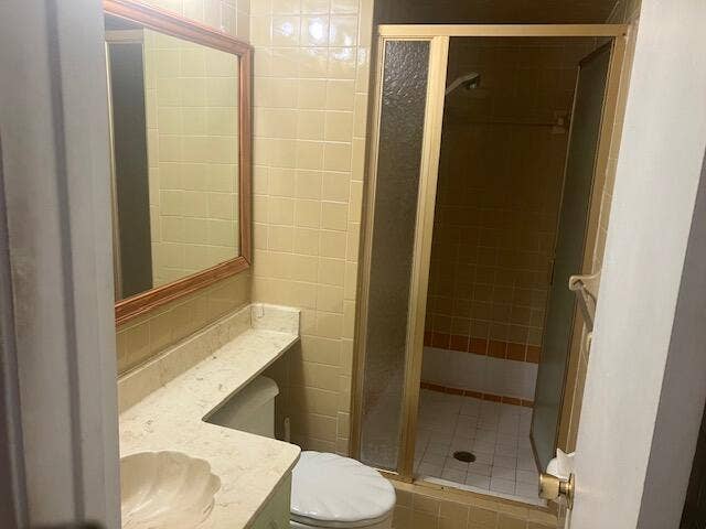 2901 NE 51st Street, #5, Fort Lauderdale, FL 33308 Bathroom