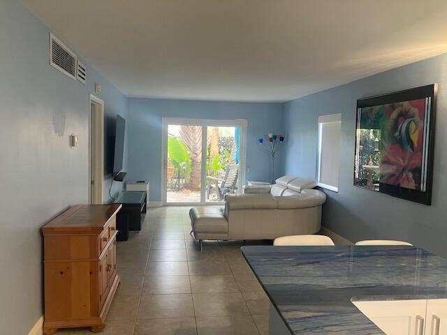 2901 NE 51st Street, #5, Fort Lauderdale, FL 33308 Living Room