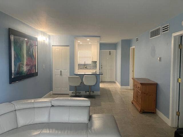 2901 NE 51st Street, #5, Fort Lauderdale, FL 33308 Living Room