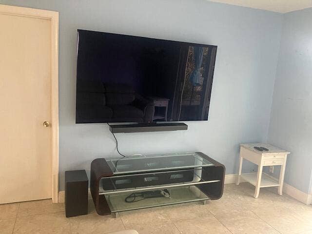 2901 NE 51st Street, #5, Fort Lauderdale, FL 33308 Living Room