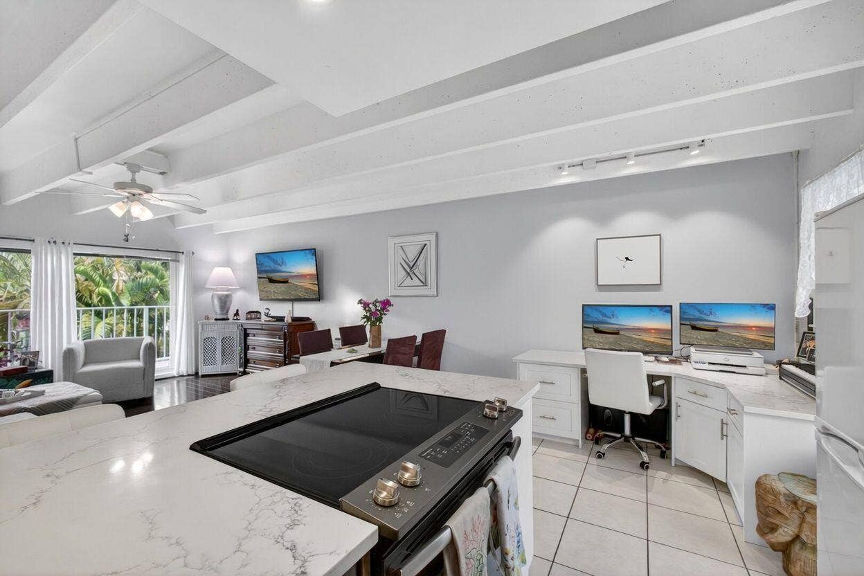 4001 S Ocean Boulevard, #218, South Palm Beach, FL 33480 Kitchen Photo #2