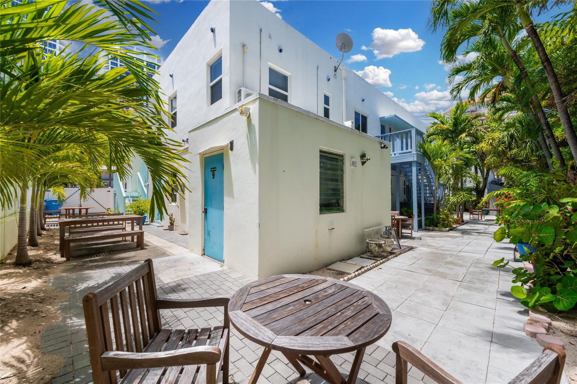 3015 Seville Street, #7, Fort Lauderdale, Fort Lauderdale, FL 33304 Communal garden area