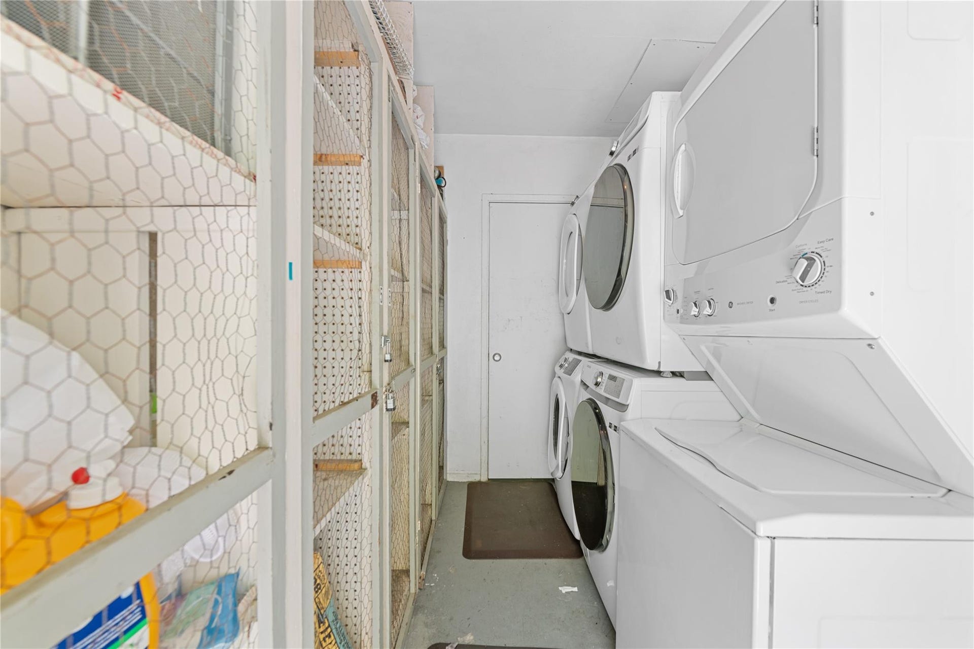 3015 Seville Street, #7, Fort Lauderdale, Fort Lauderdale, FL 33304 Communal laundry