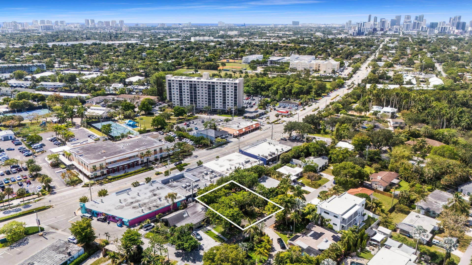 2020 NE 4th Avenue, #2, Wilton Manors, FL 33305 2-web-or-mls-DJI_20260511110935_0823_D