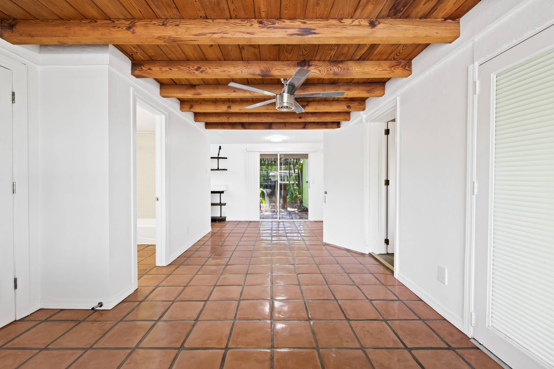2020 NE 4th Avenue, #2, Wilton Manors, FL 33305 15-print-DSC_5095