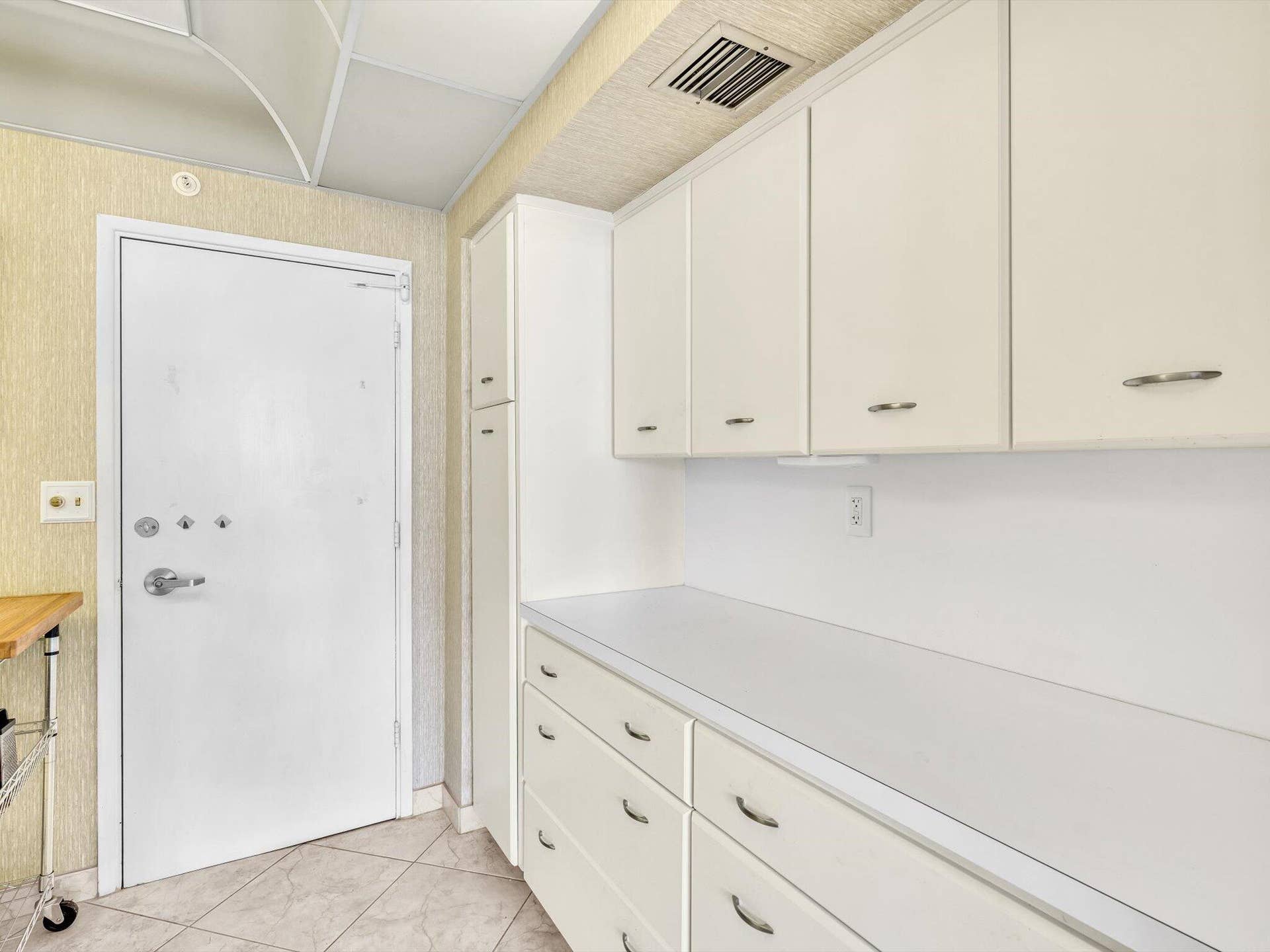 3300 NE 36th Street, #721, Fort Lauderdale, FL 33308 KItchen entry