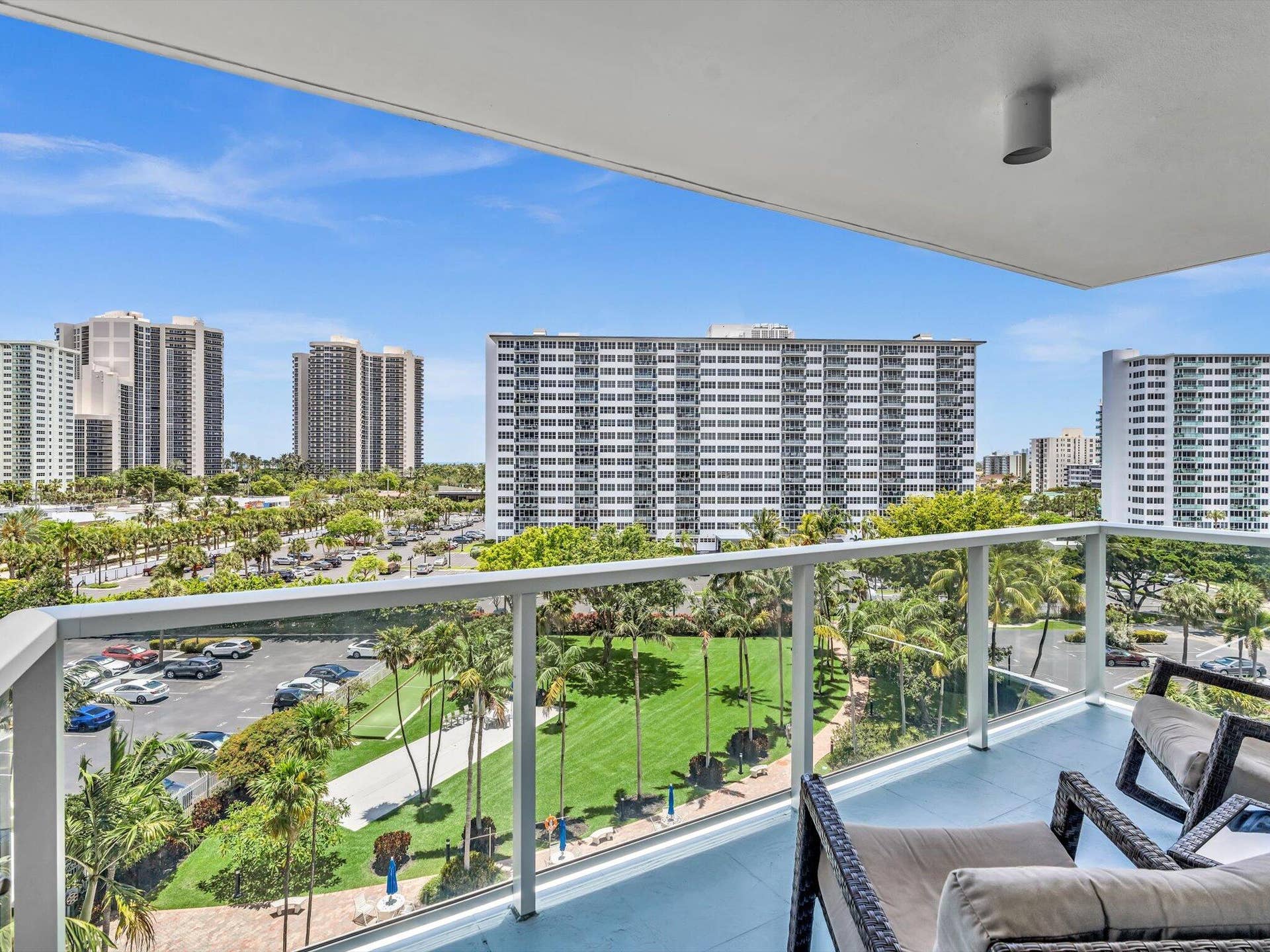 3300 NE 36th Street, #721, Fort Lauderdale, FL 33308 Beautiful glass balcony