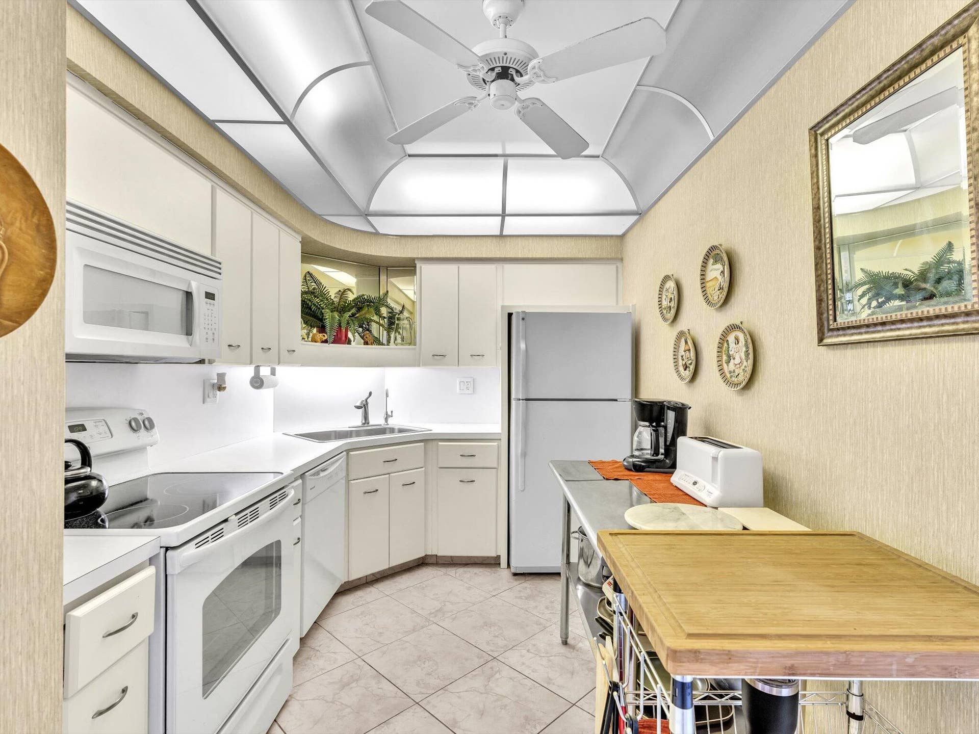 3300 NE 36th Street, #721, Fort Lauderdale, FL 33308 Ceiling fan