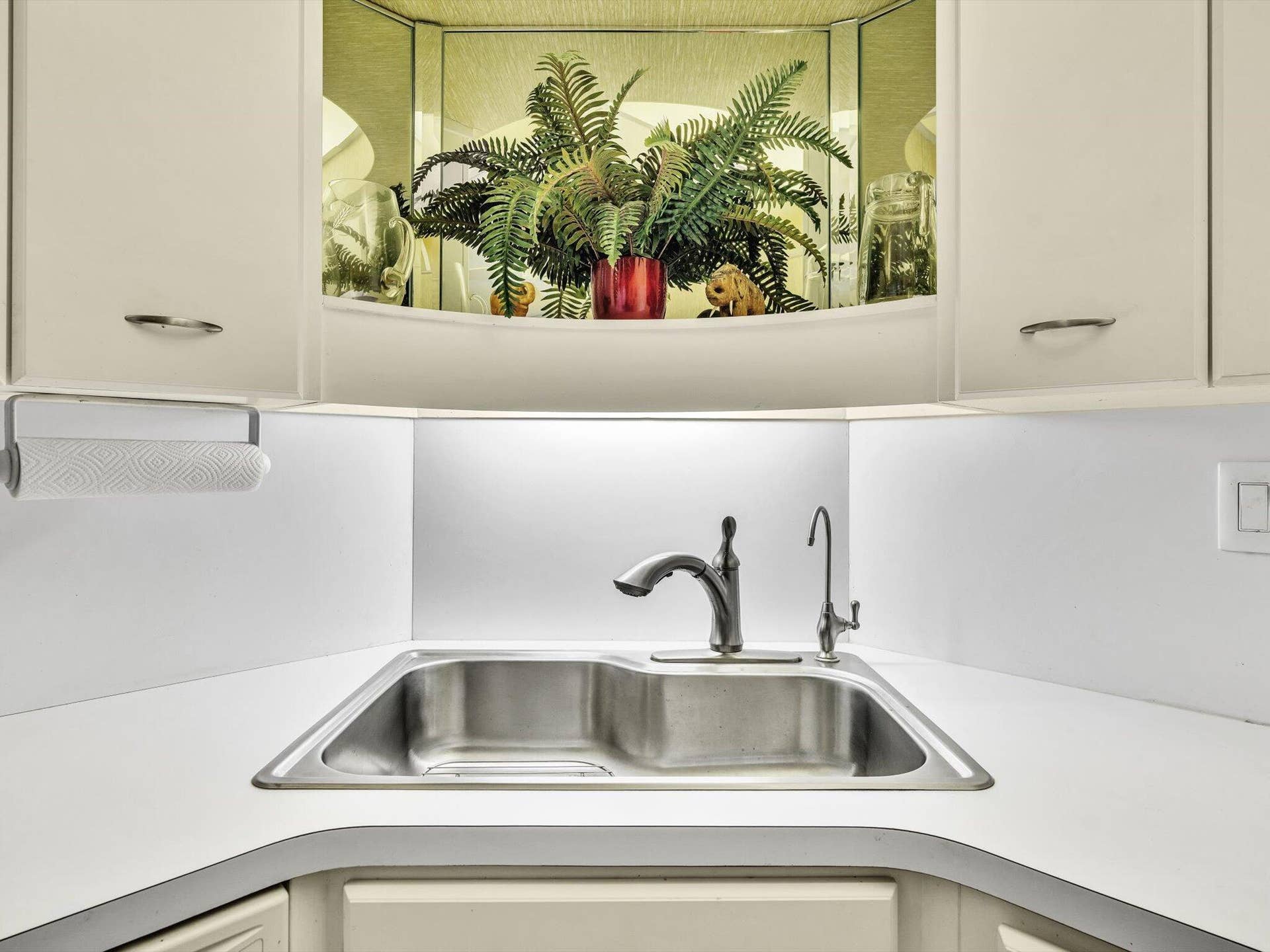 3300 NE 36th Street, #721, Fort Lauderdale, FL 33308 Custom sink