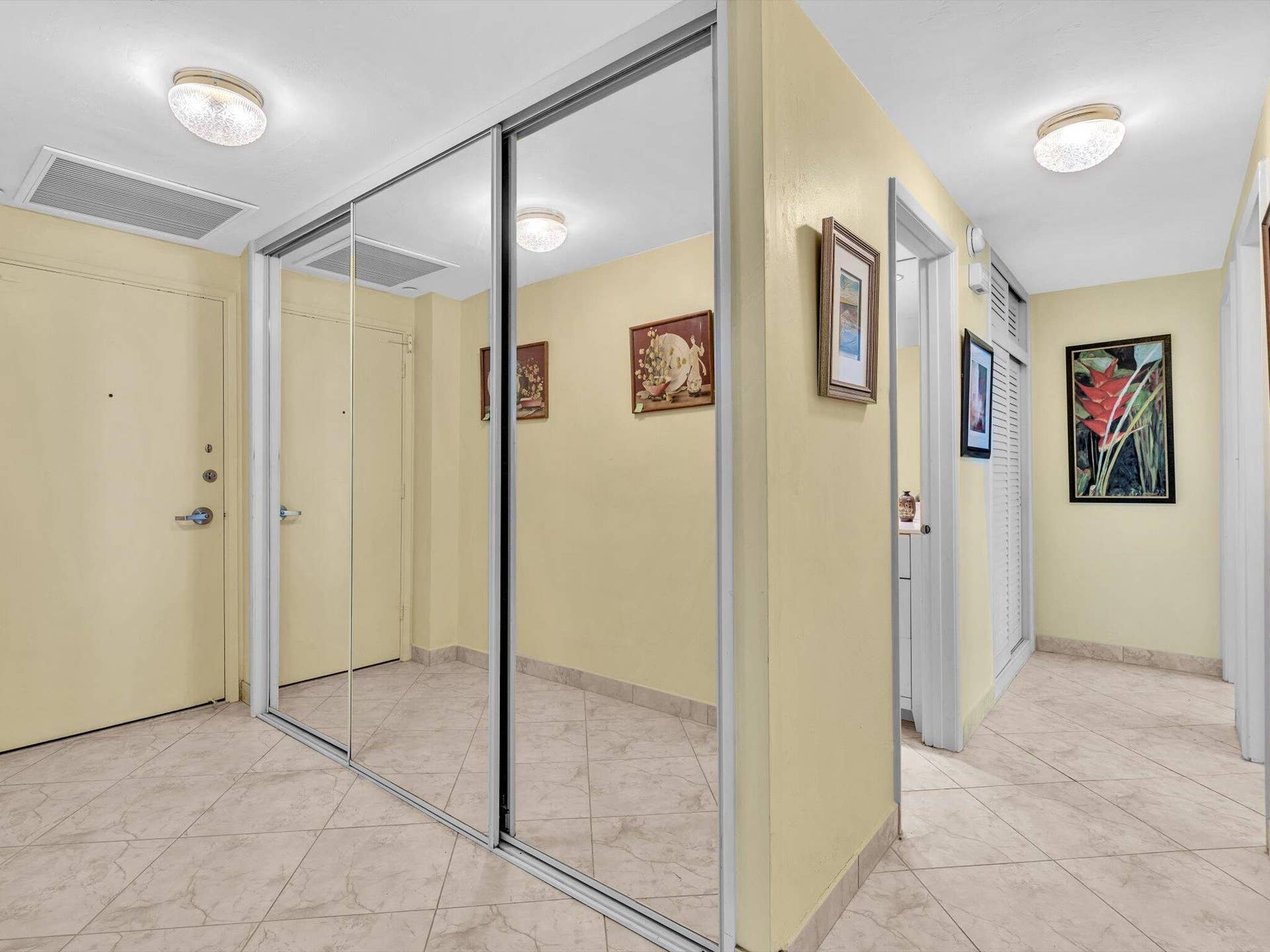 3300 NE 36th Street, #721, Fort Lauderdale, FL 33308 Lots of closet space