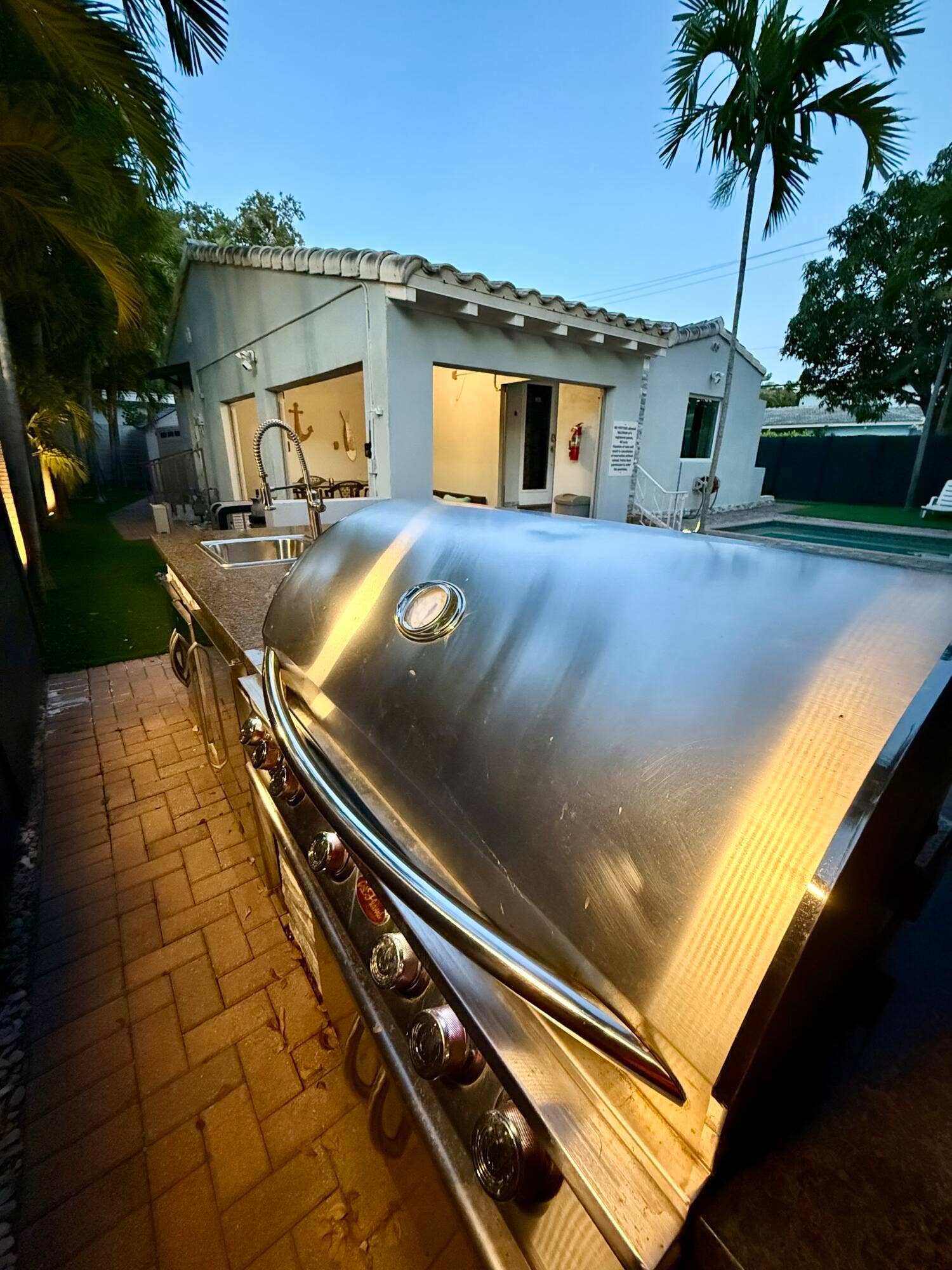 700 Exterior- 6