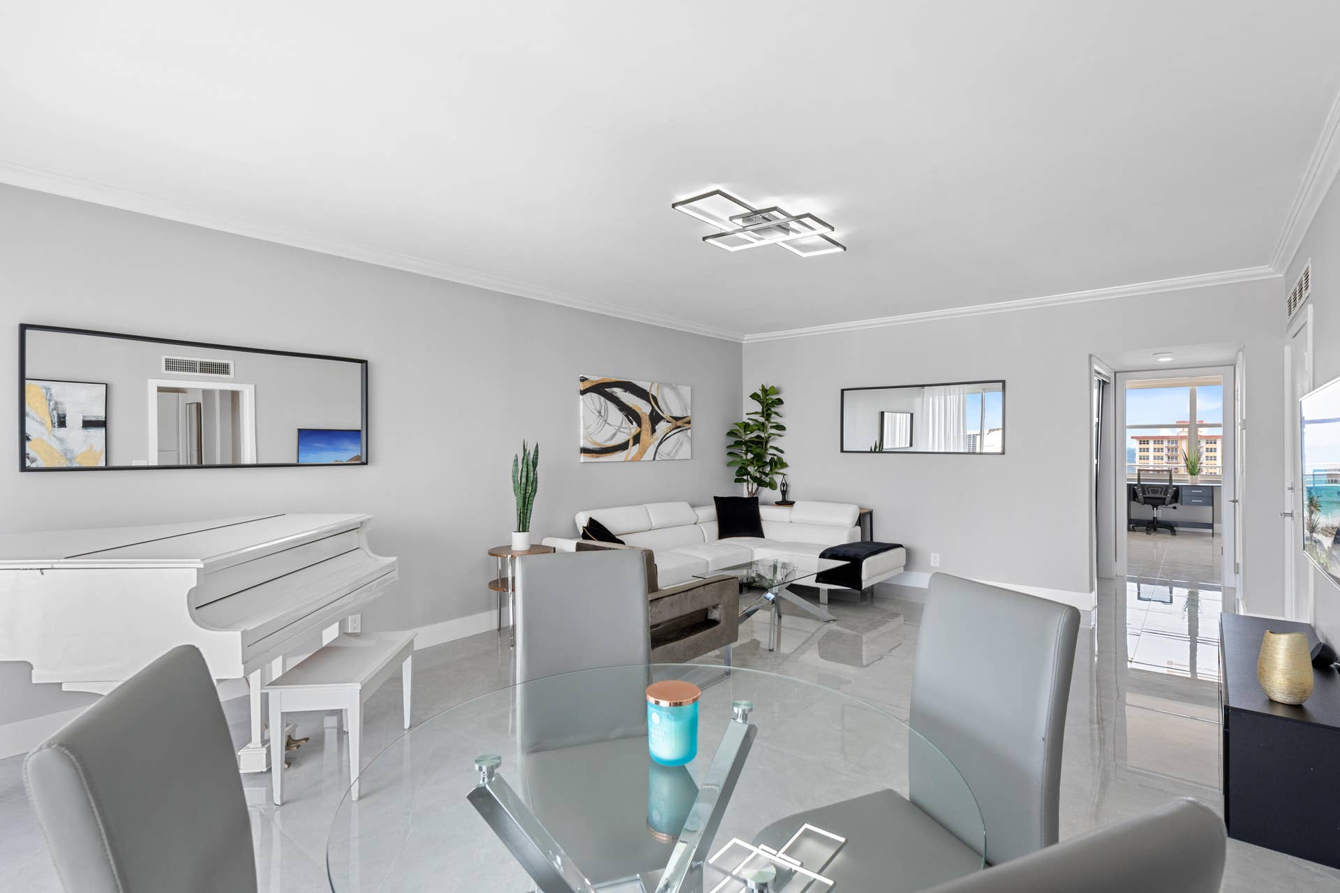 2800 E Sunrise Boulevard, #19d, Fort Lauderdale, Fort Lauderdale, FL 33304 Living areaa
