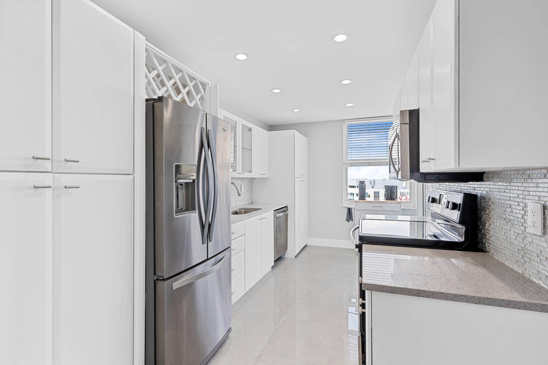 2800 E Sunrise Boulevard, #19d, Fort Lauderdale, Fort Lauderdale, FL 33304 Kitchen