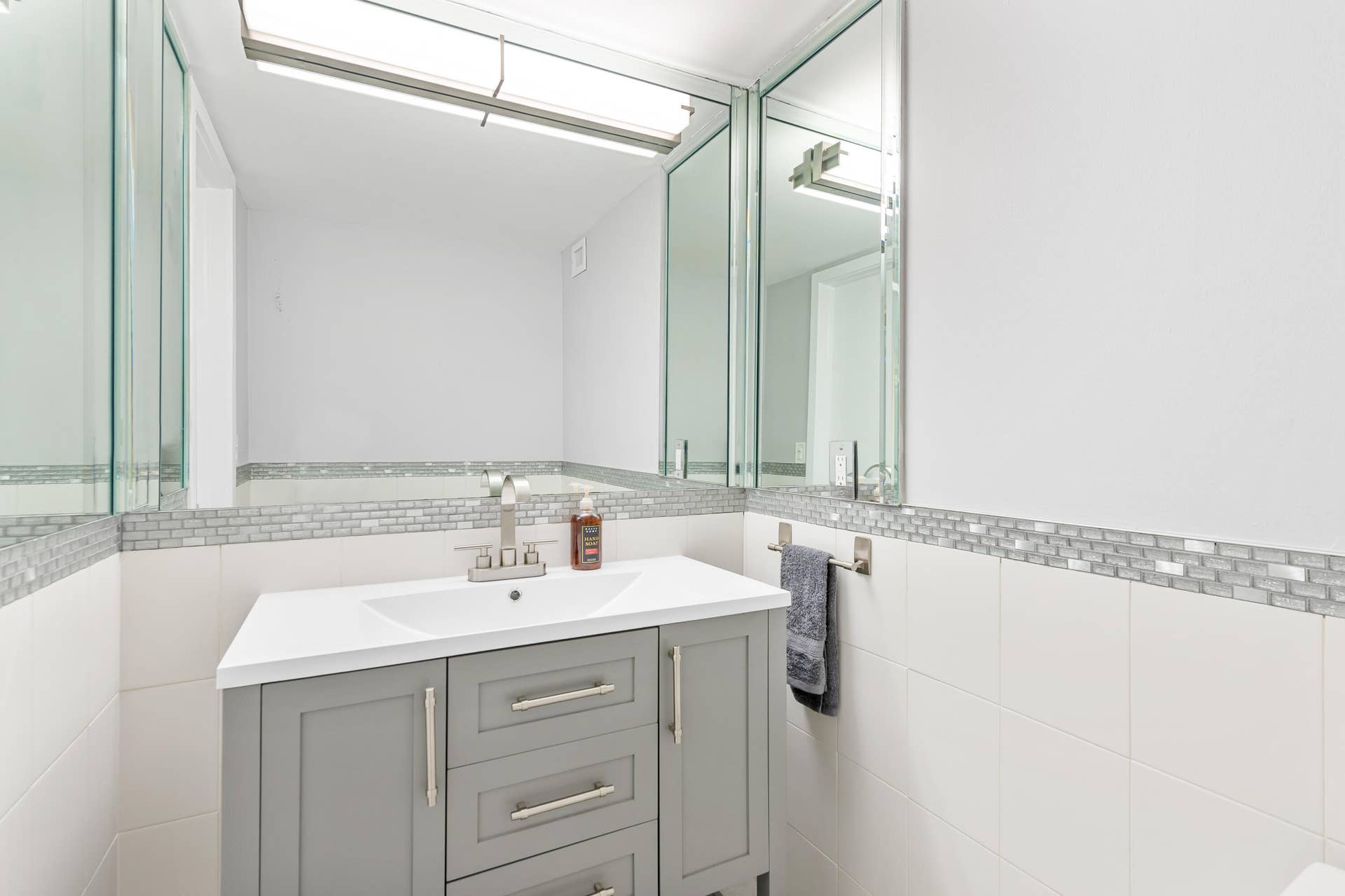 2800 E Sunrise Boulevard, #19d, Fort Lauderdale, Fort Lauderdale, FL 33304 Half bath