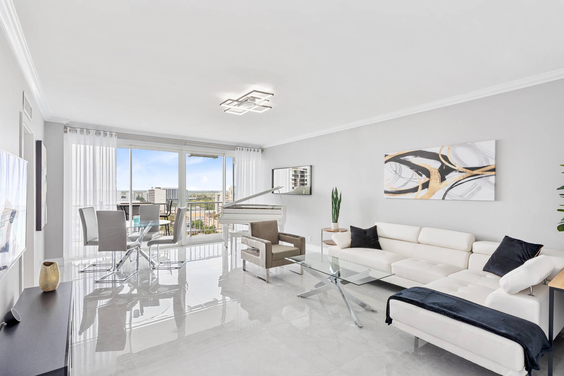 2800 E Sunrise Boulevard, #19d, Fort Lauderdale, Fort Lauderdale, FL 33304 Living areaa
