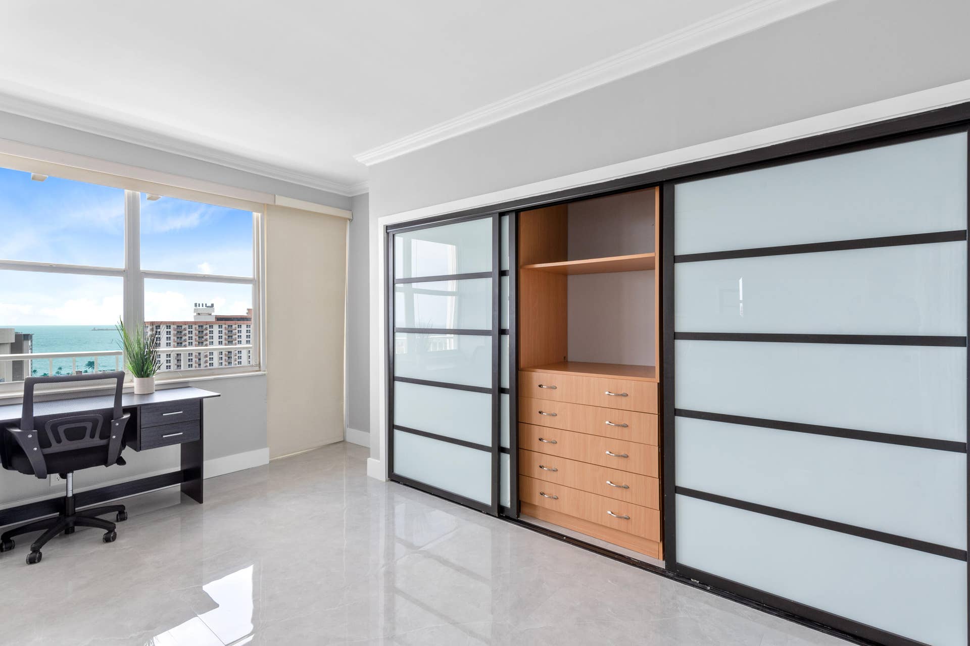 2800 E Sunrise Boulevard, #19d, Fort Lauderdale, Fort Lauderdale, FL 33304 Bedroom closet and Ocean view