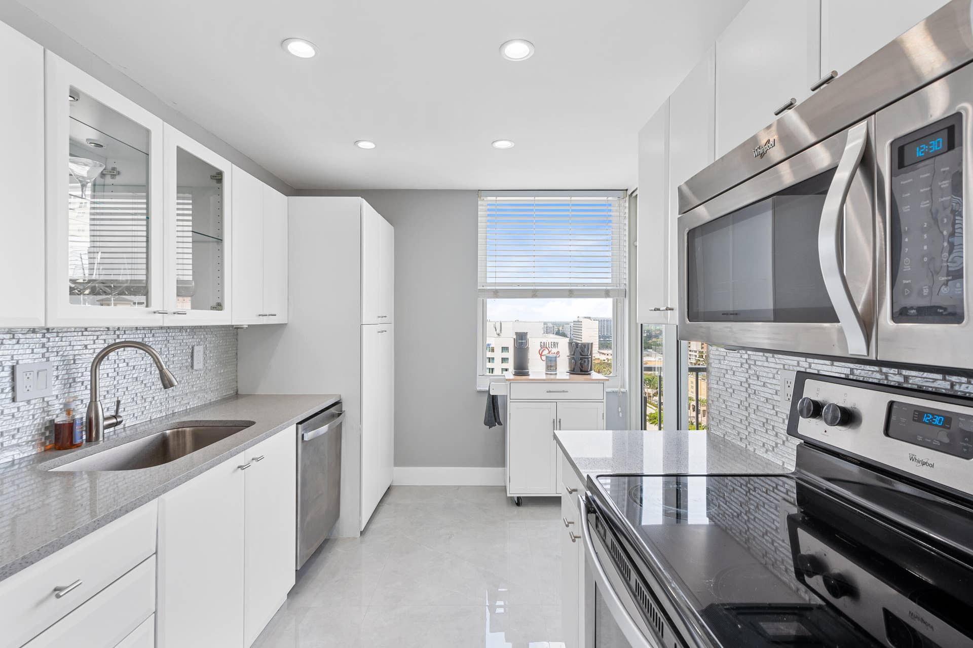 2800 E Sunrise Boulevard, #19d, Fort Lauderdale, Fort Lauderdale, FL 33304 Kitchen