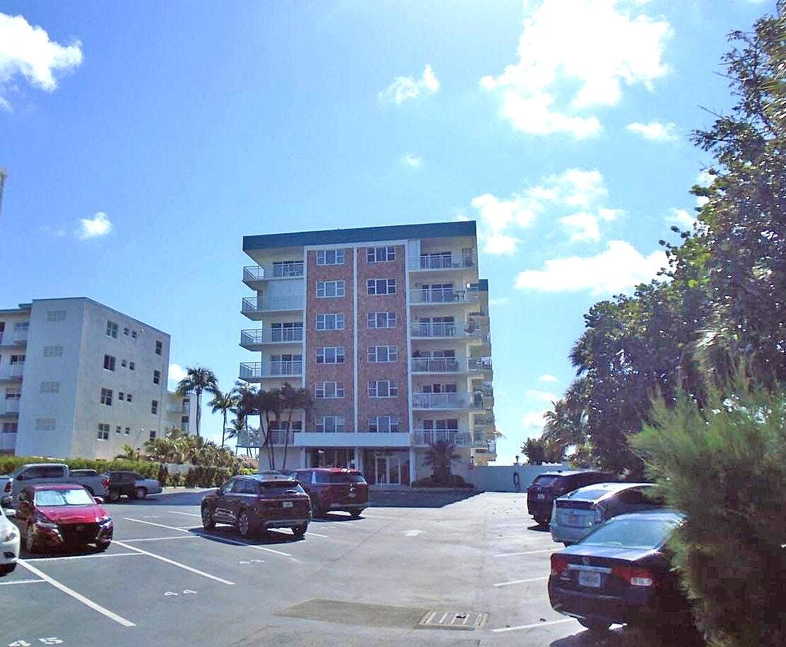 7 Entrance to Bldg
