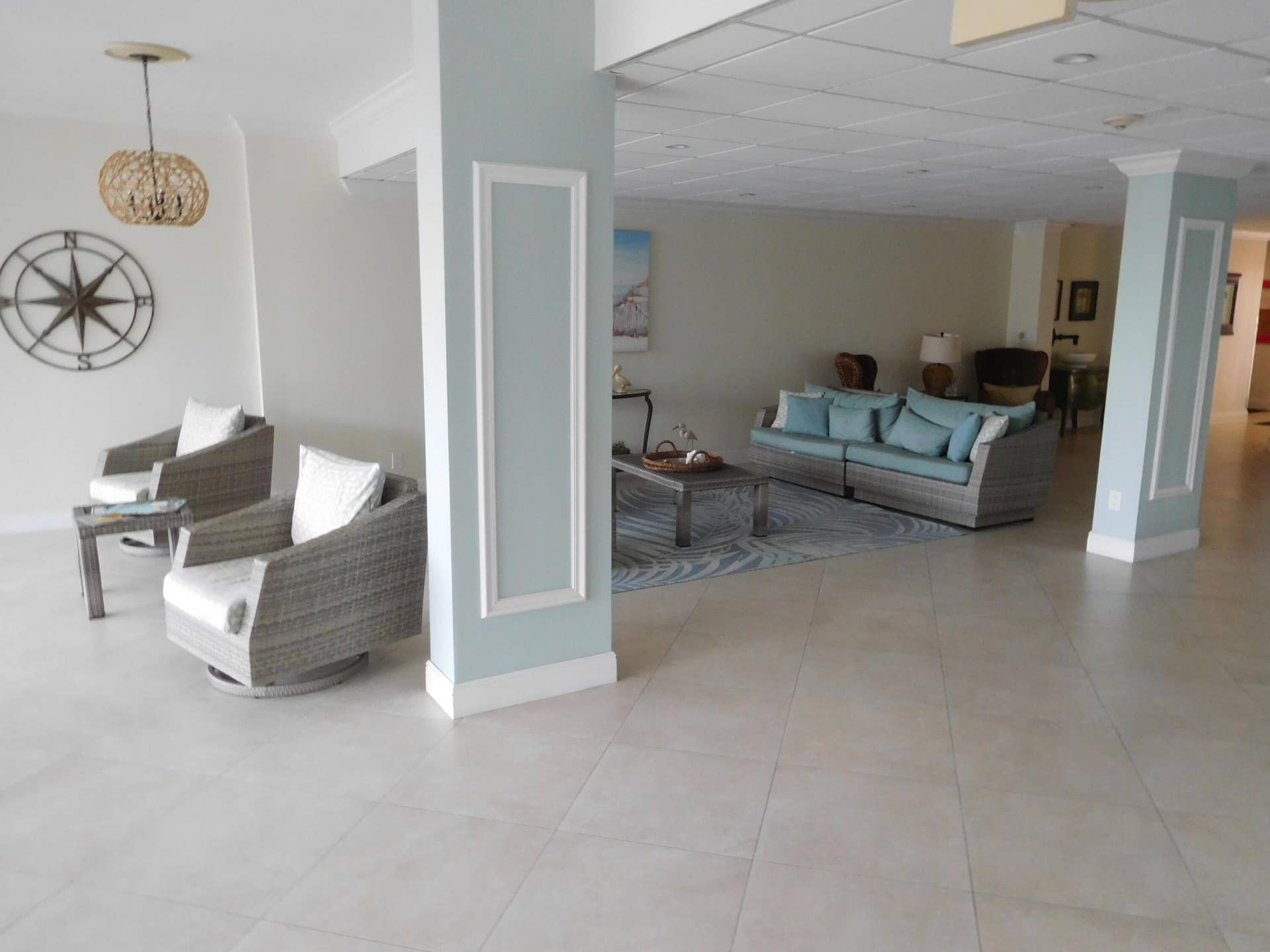 18 Bldg Entrance Sitting Area