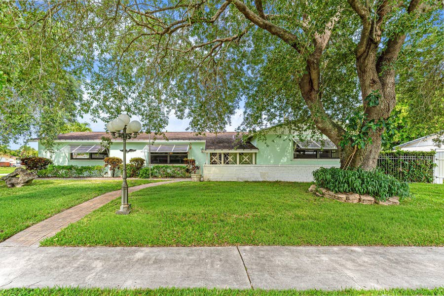 Property photo for 2118 W Palma Circle, West Palm Beach, FL