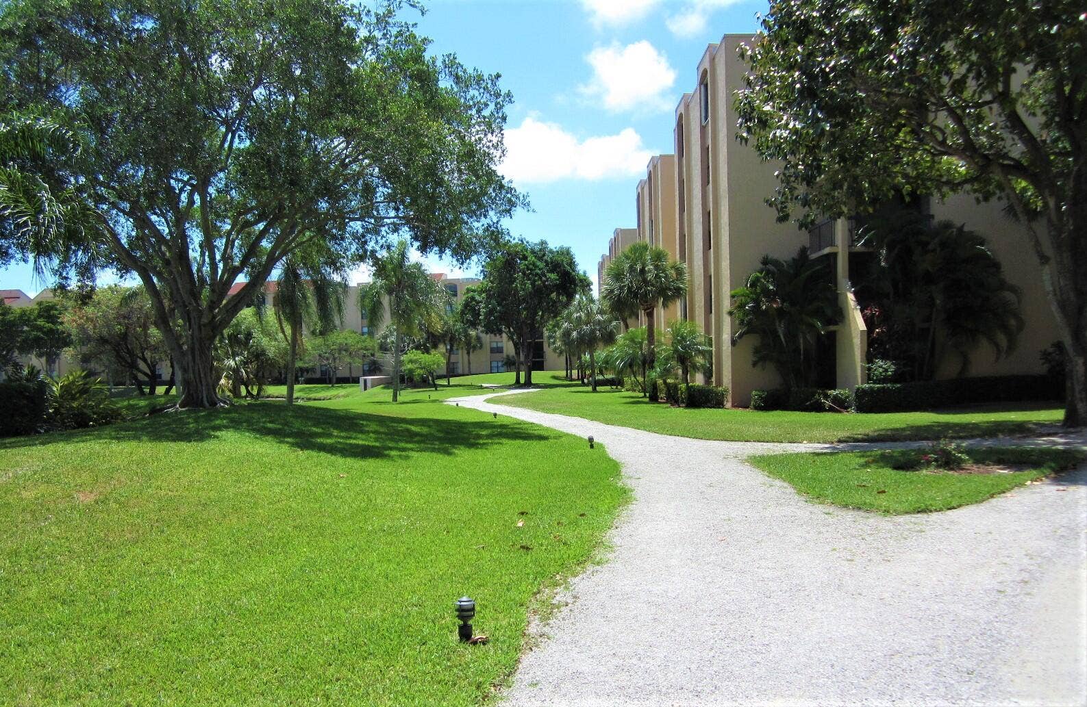 450 Egret Circle, #9403, Delray Beach, FL 33444 path around lake