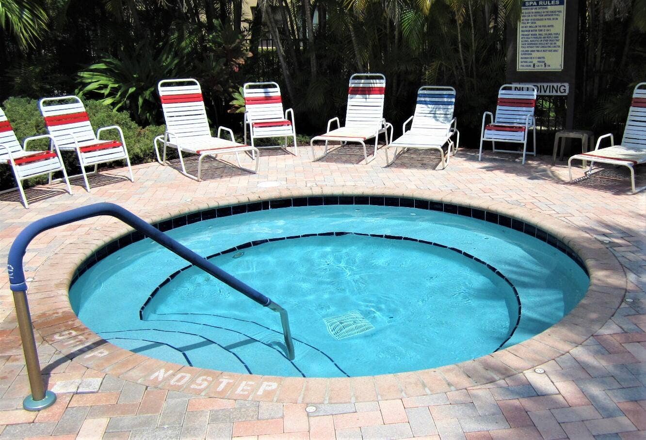 450 Egret Circle, #9403, Delray Beach, FL 33444 hot tub