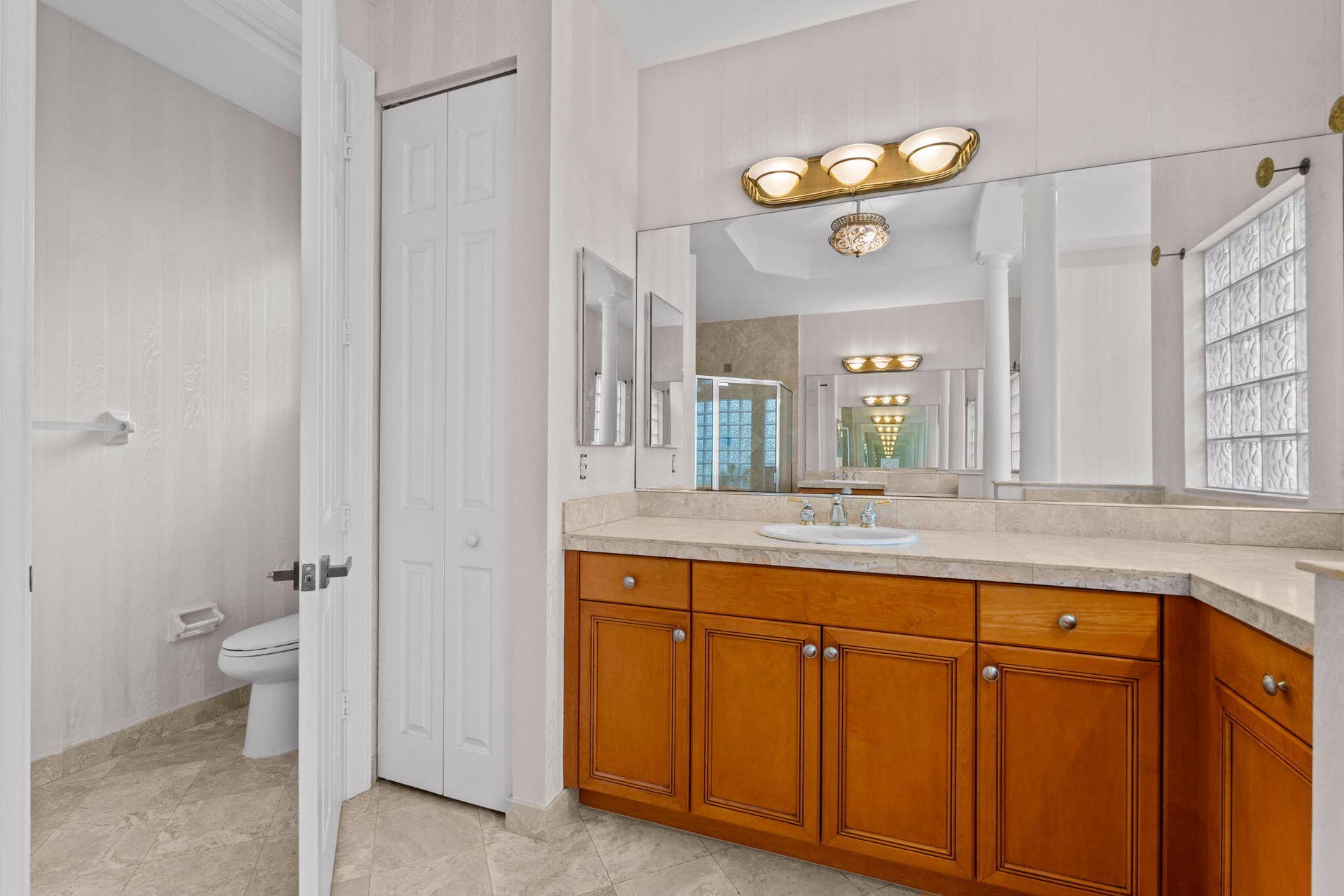 10251 N Lake Vista Circle, Davie, FL 33328 39-web-or-mls-A7406061