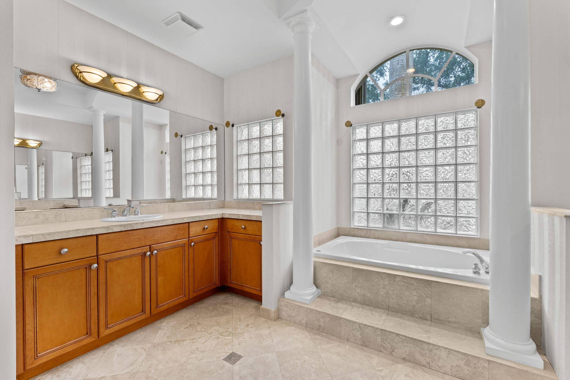 10251 N Lake Vista Circle, Davie, FL 33328 38-web-or-mls-A7406055