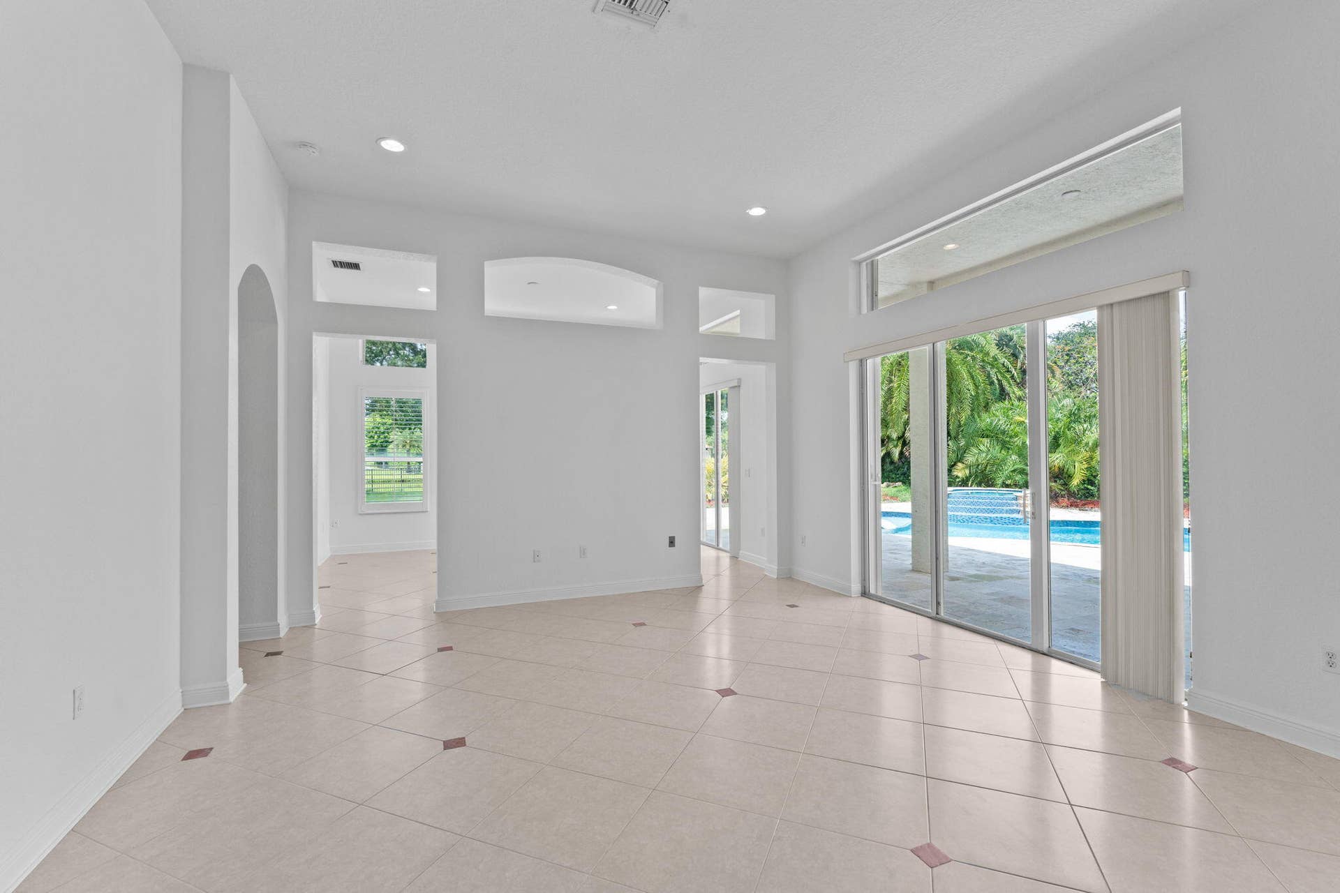10251 N Lake Vista Circle, Davie, FL 33328 16-web-or-mls-A7406151