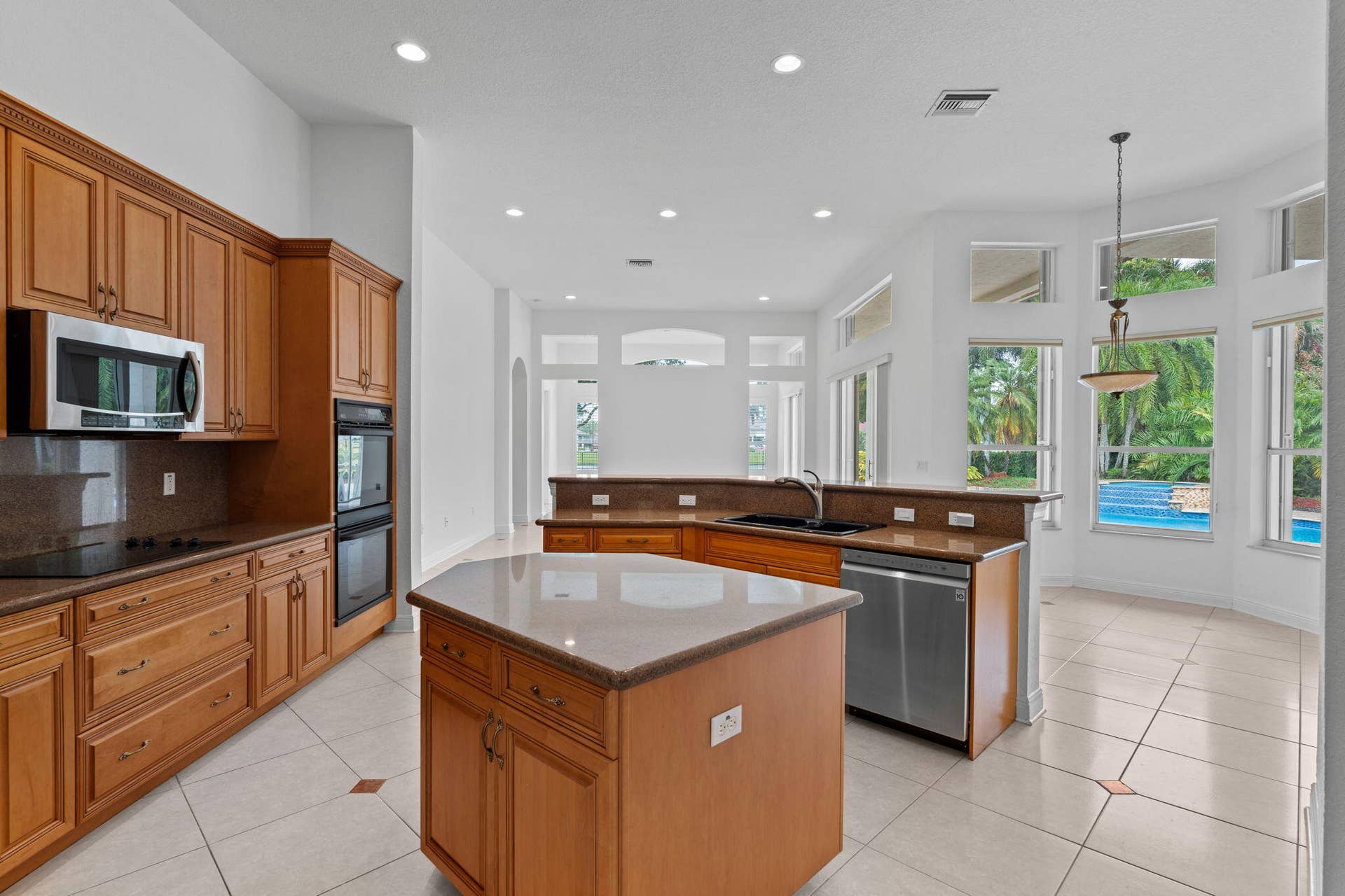 10251 N Lake Vista Circle, Davie, FL 33328 24-web-or-mls-A7406107