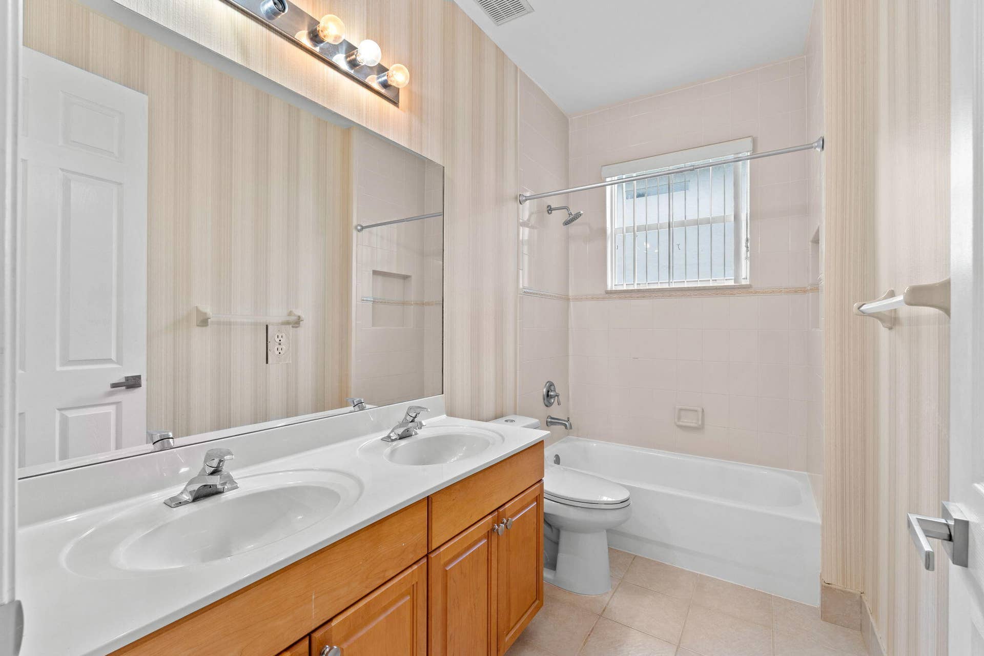 10251 N Lake Vista Circle, Davie, FL 33328 30-web-or-mls-A7406019