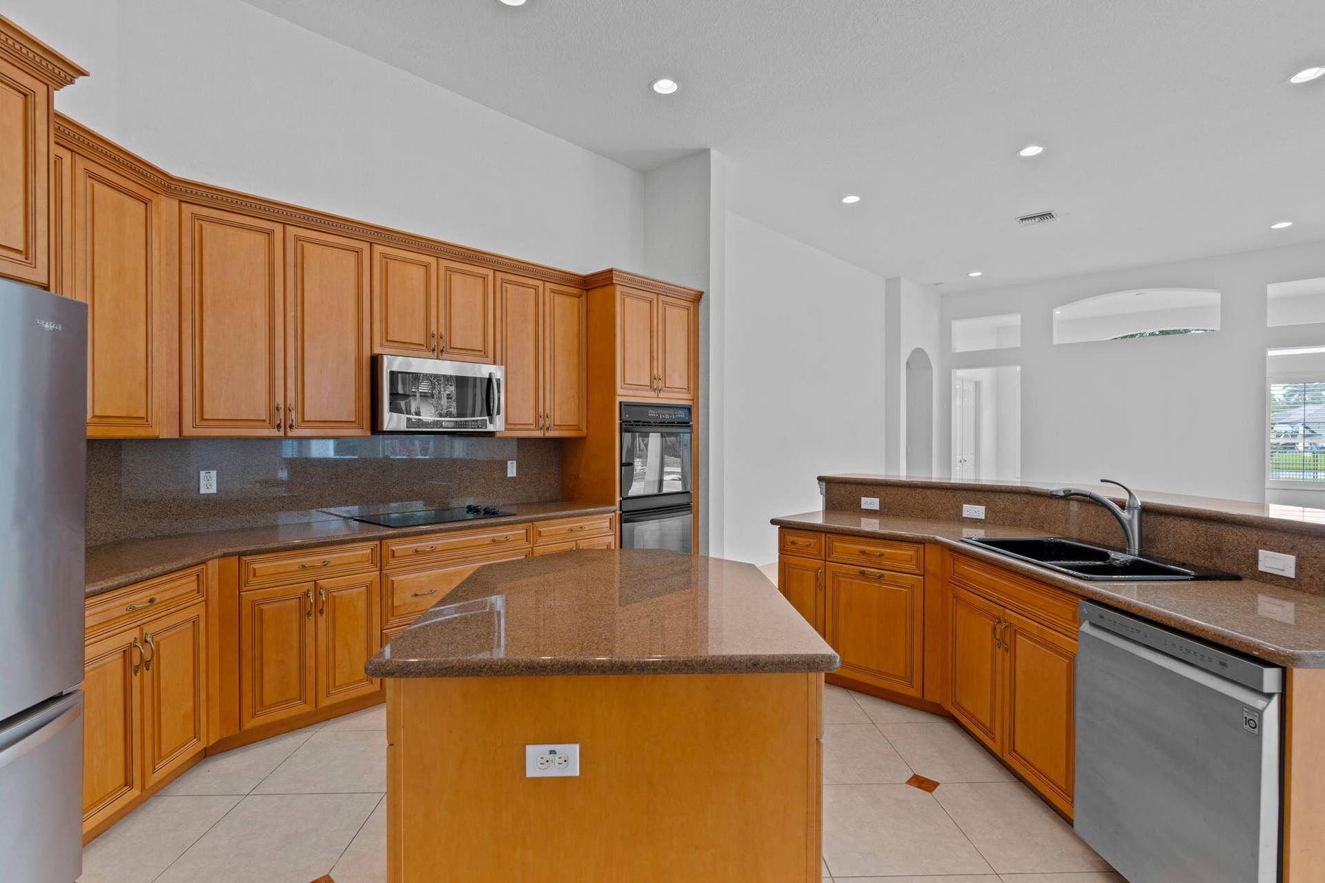 10251 N Lake Vista Circle, Davie, FL 33328 23-web-or-mls-A7406104