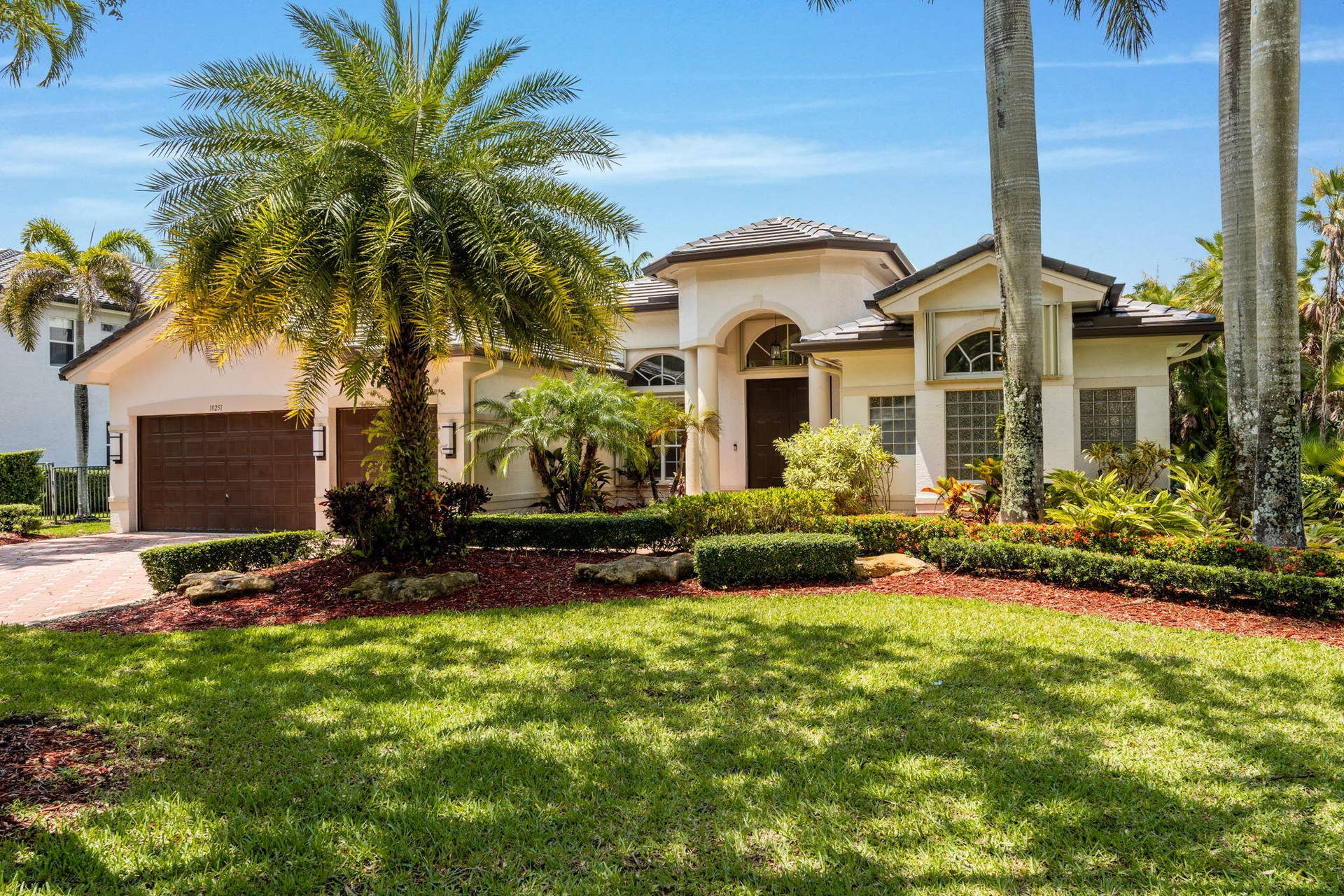 10251 N Lake Vista Circle, Davie, FL 33328 3-web-or-mls-A7406166