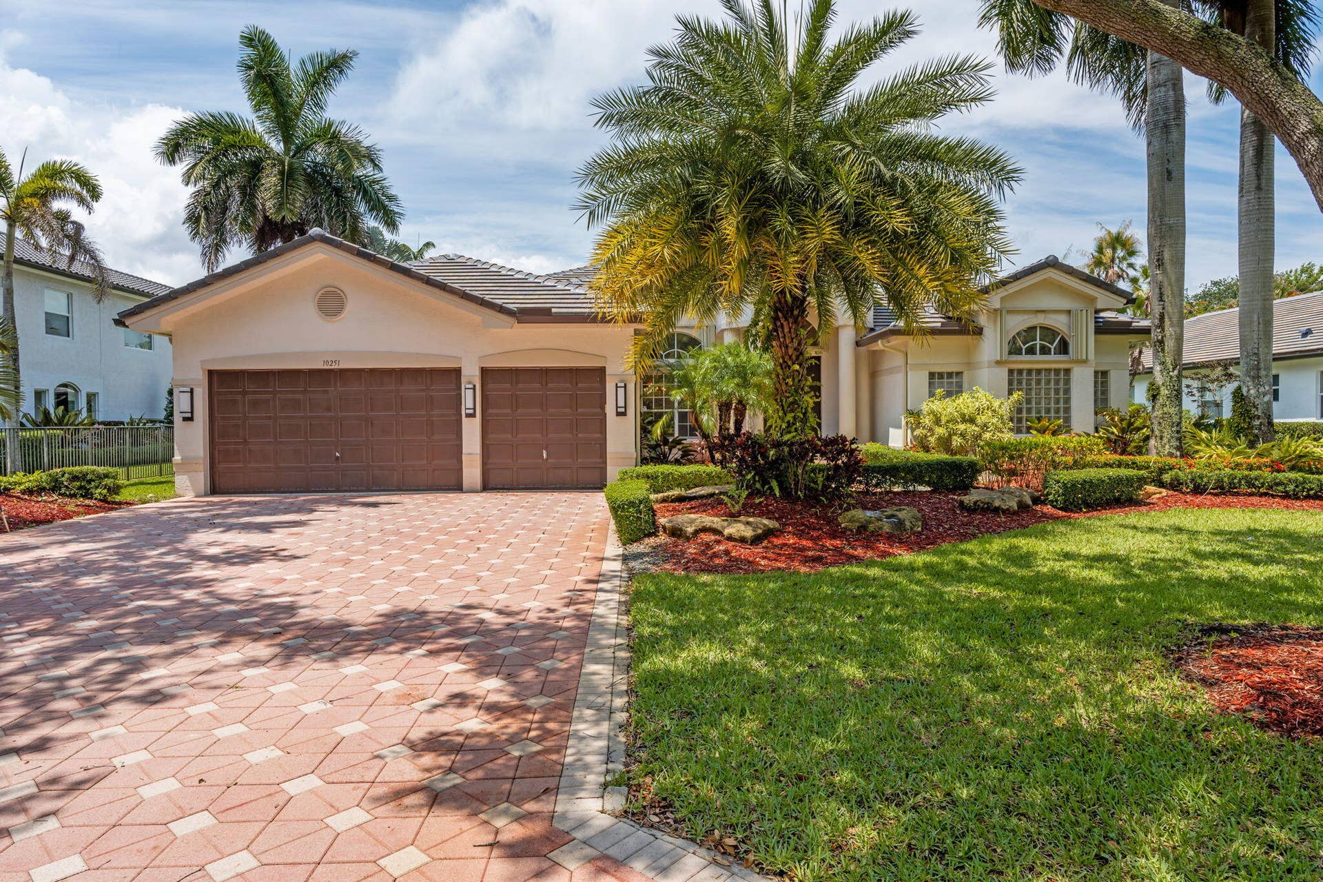10251 N Lake Vista Circle, Davie, FL 33328 2-web-or-mls-A7406164