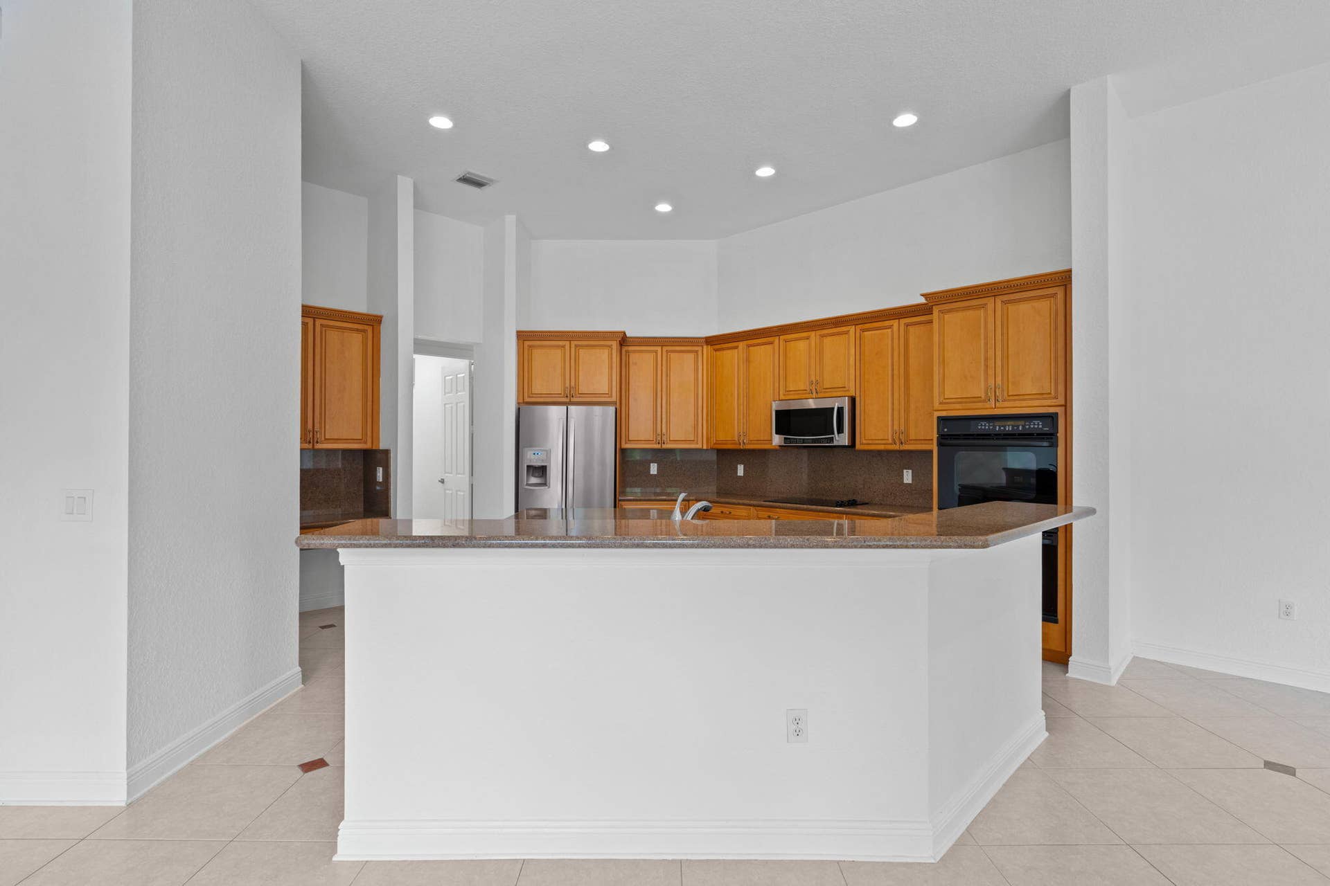 10251 N Lake Vista Circle, Davie, FL 33328 21-web-or-mls-A7406098
