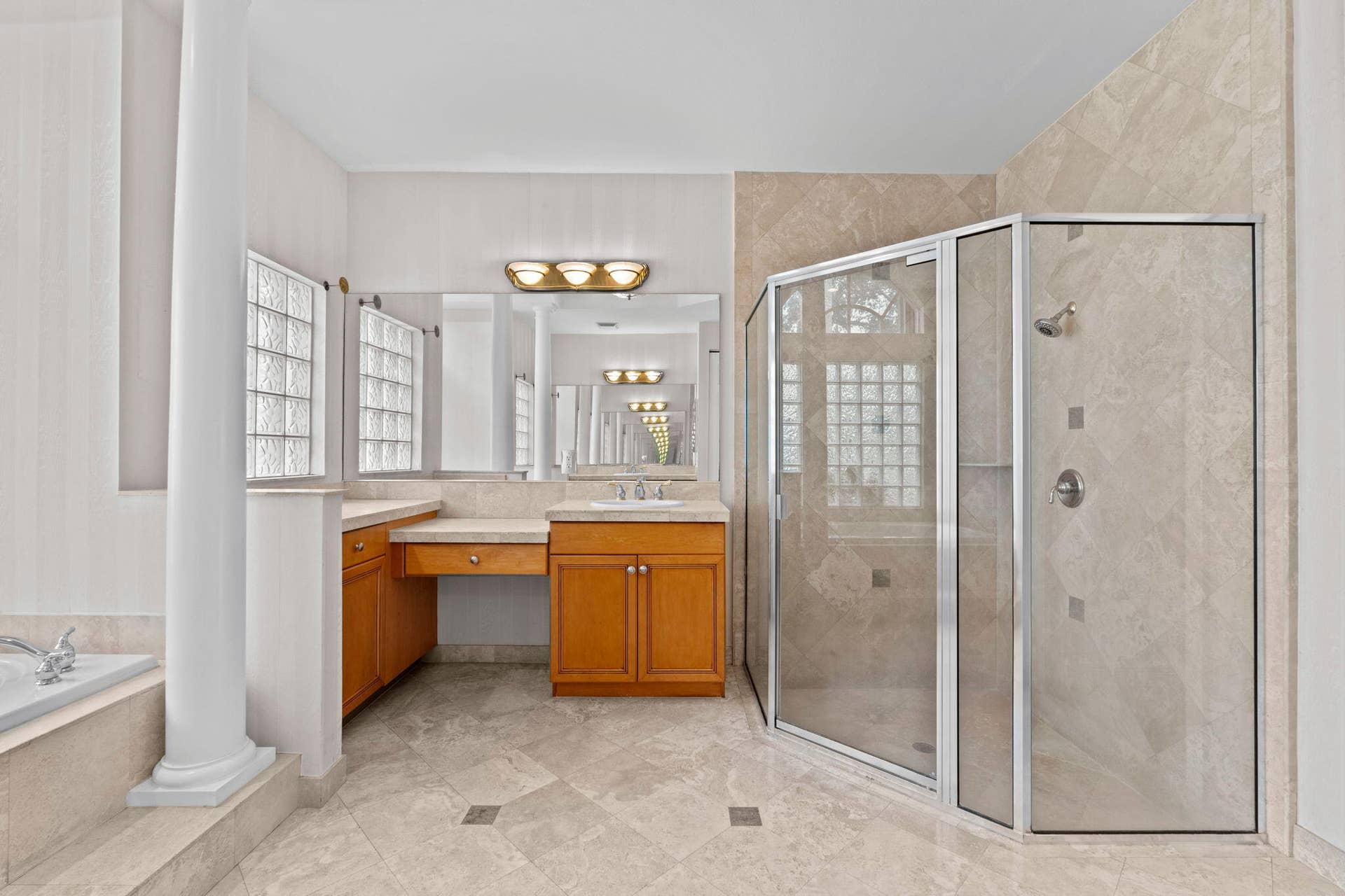 10251 N Lake Vista Circle, Davie, FL 33328 37-web-or-mls-A7406058