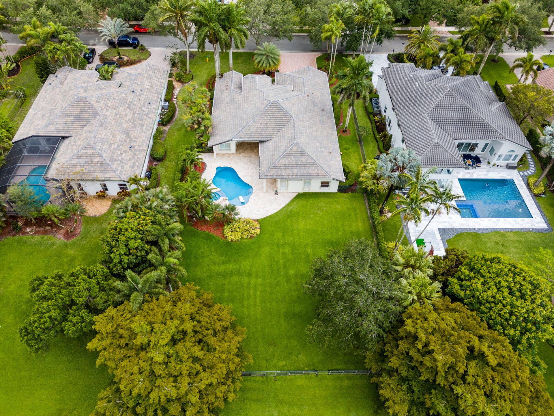 10251 N Lake Vista Circle, Davie, FL 33328 63-web-or-mls-DJI_20260513152115_0701_D