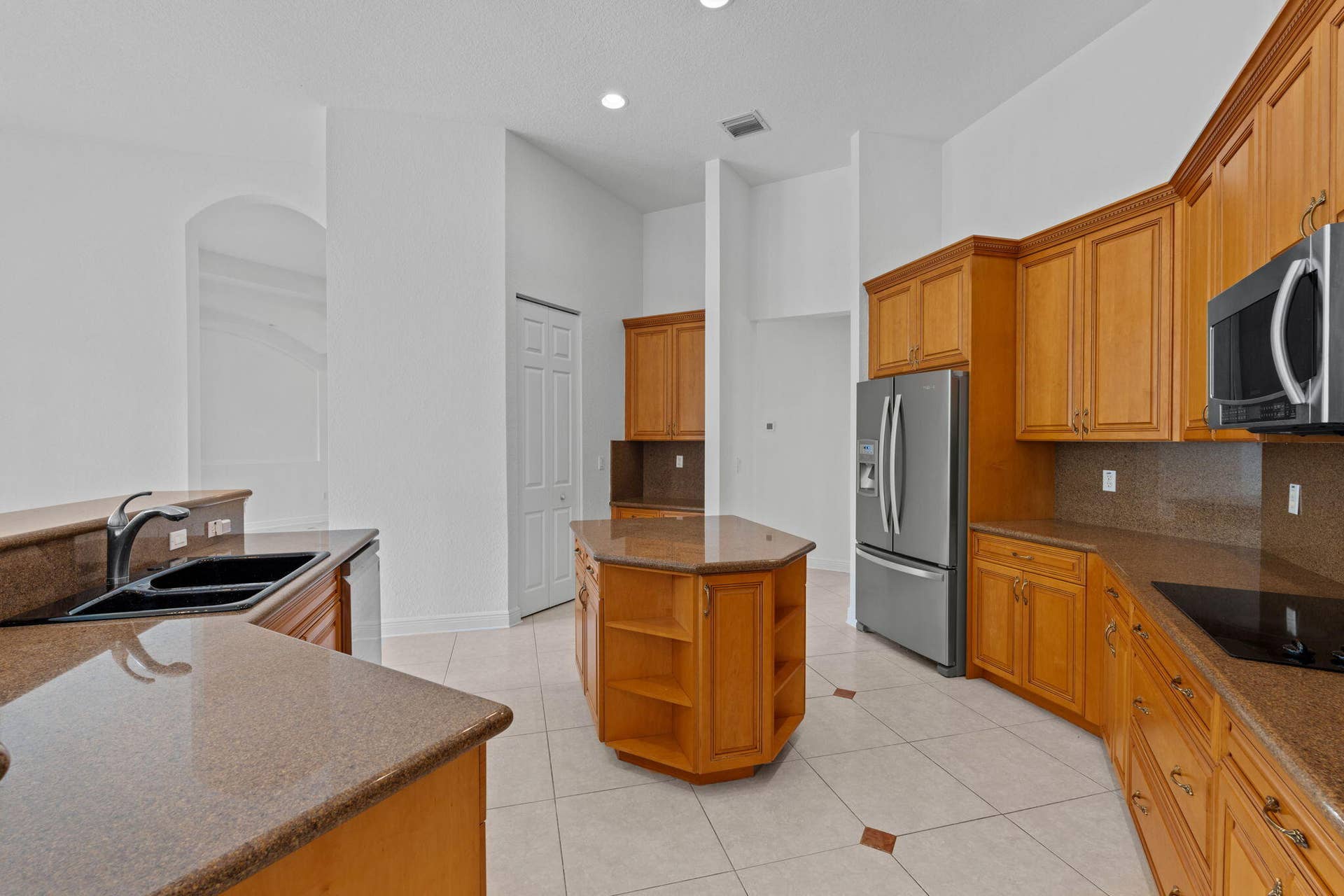 10251 N Lake Vista Circle, Davie, FL 33328 25-web-or-mls-A7406110