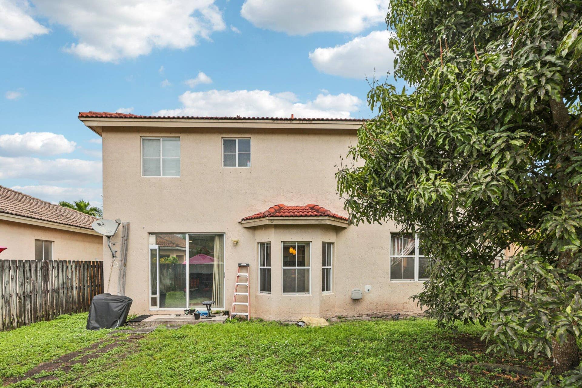 405 E Royal Cove Circle, Davie, FL 33325 44-web-or-mls-E Royal Cove Cir-S0504-044
