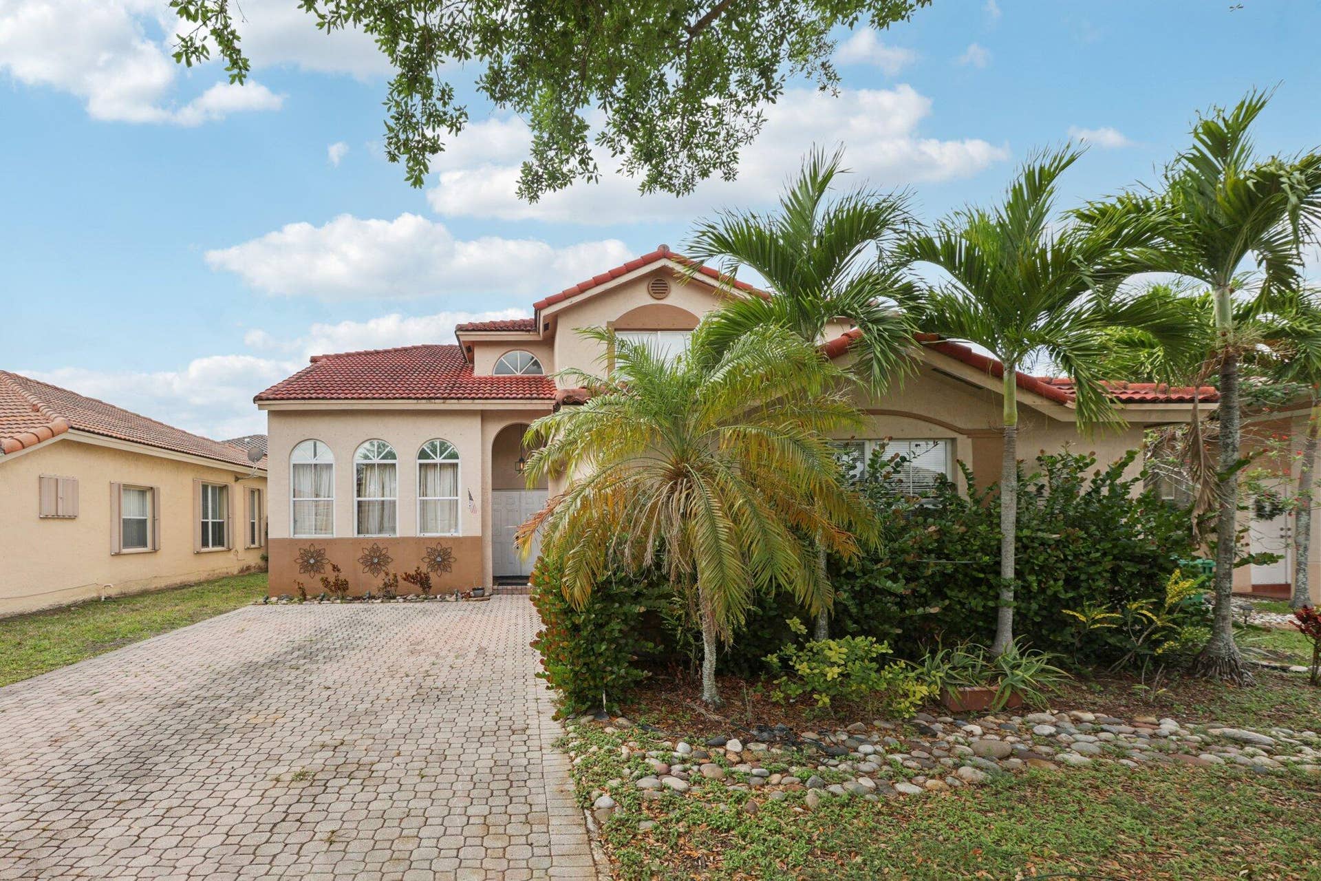 405 E Royal Cove Circle, Davie, FL 33325 3-web-or-mls-E Royal Cove Cir-S0504-003