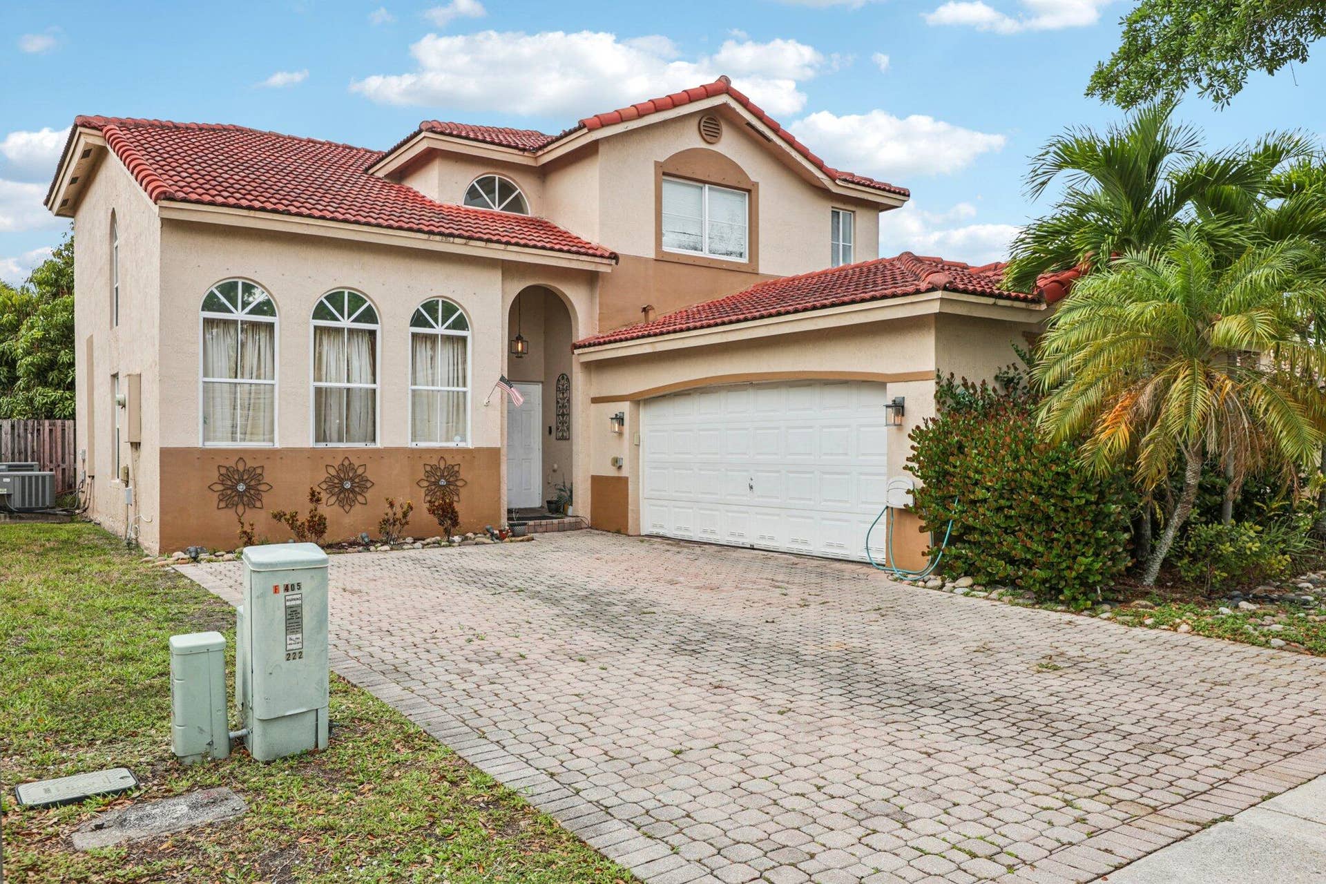 405 E Royal Cove Circle, Davie, FL 33325 2-web-or-mls-E Royal Cove Cir-S0504-002