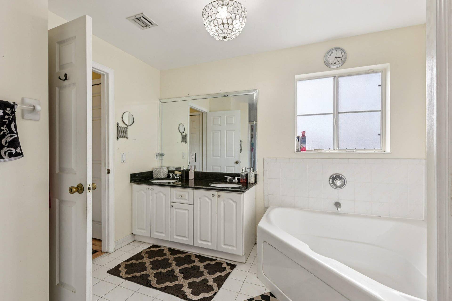 405 E Royal Cove Circle, Davie, FL 33325 37-web-or-mls-E Royal Cove Cir-S0504-037