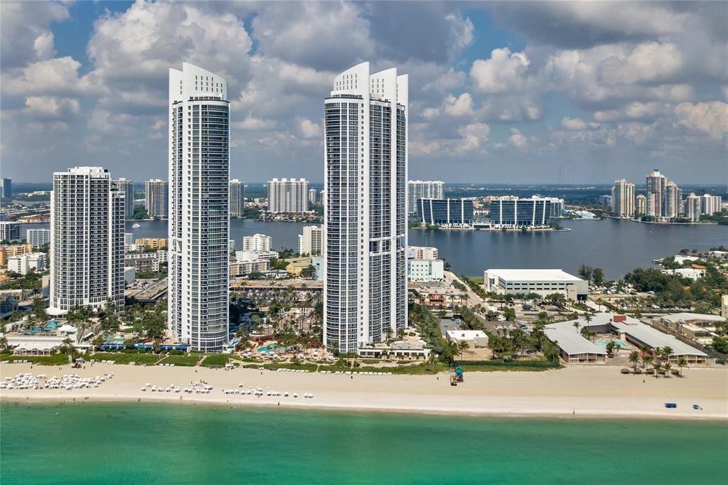 Trump royale on the rightmost - beautiful ocean and special views of intracoastal