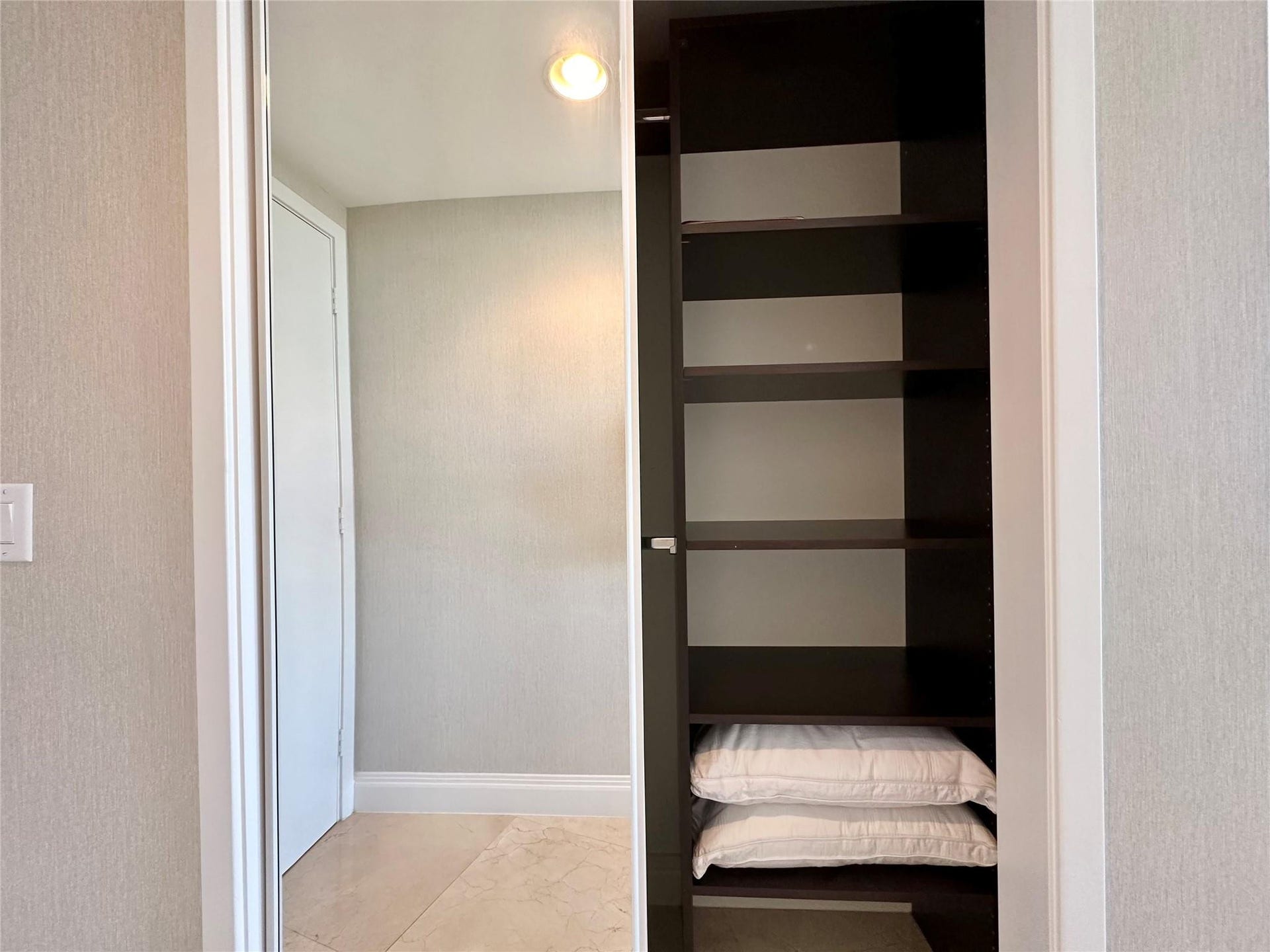 closet in 2nd bed